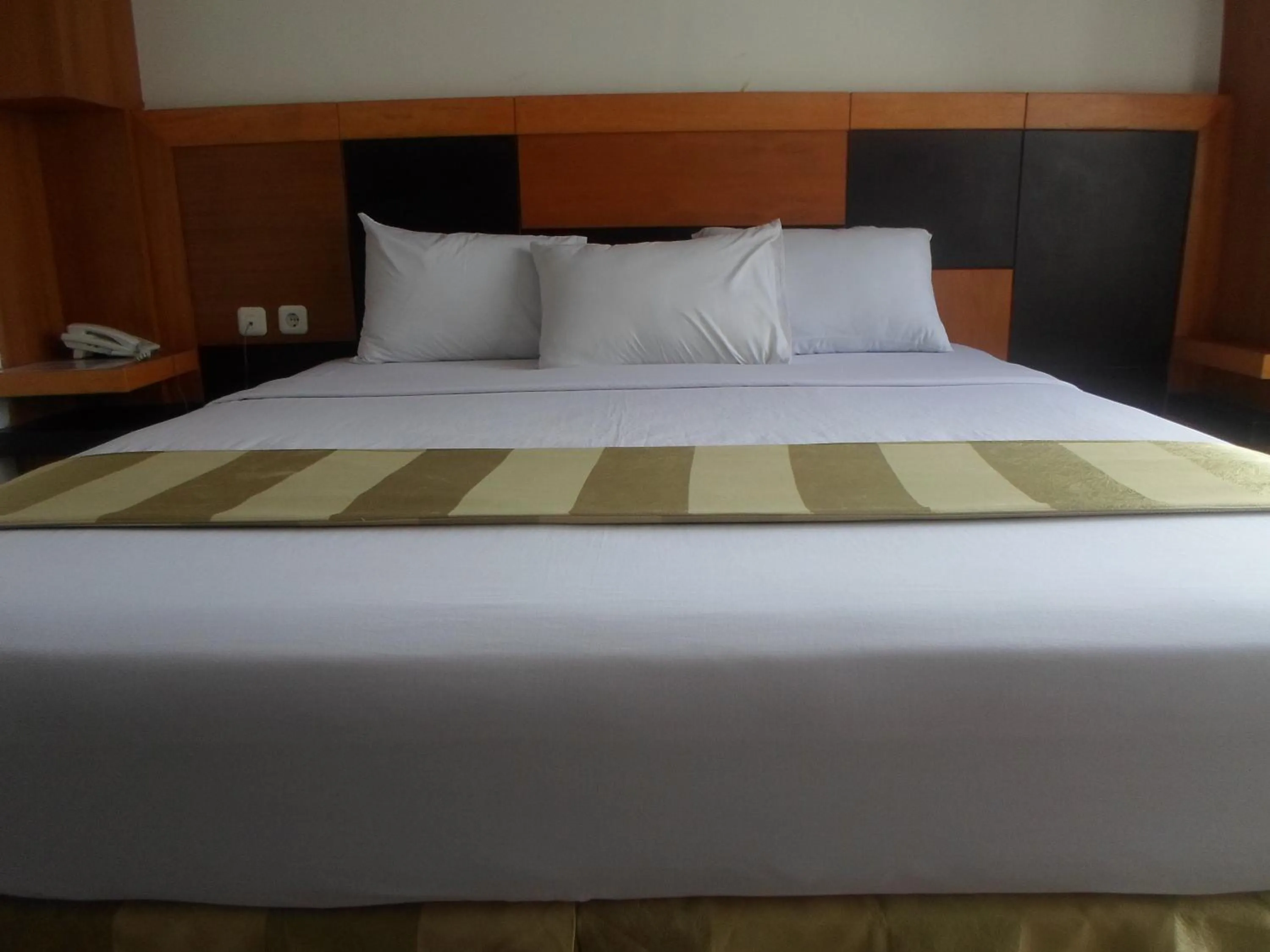 Bed in Hotel Grand Karawang Indah