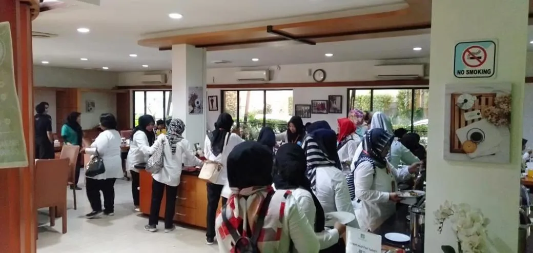 Restaurant/places to eat in Hotel Grand Karawang Indah