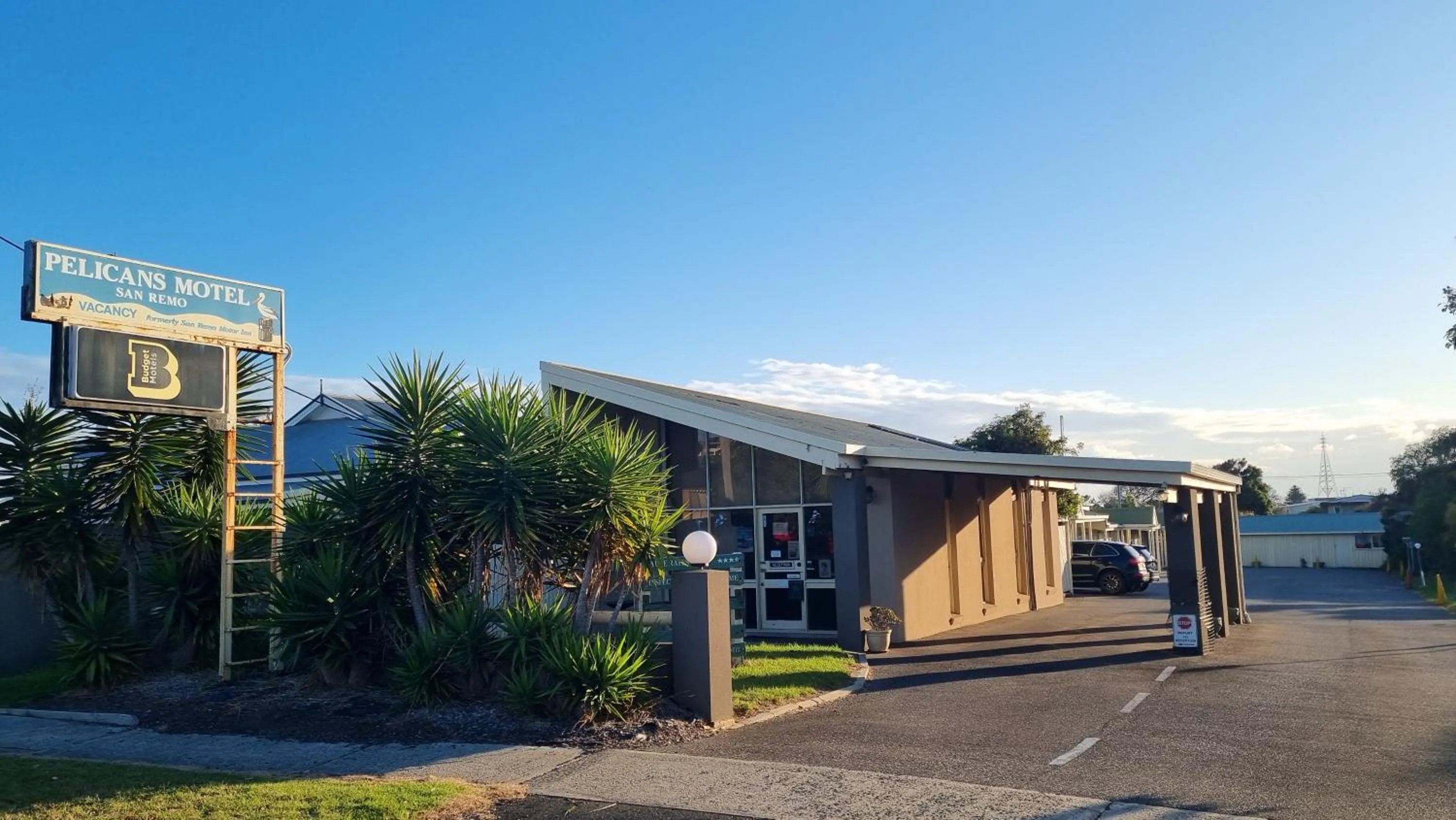 Pelicans Motel San Remo