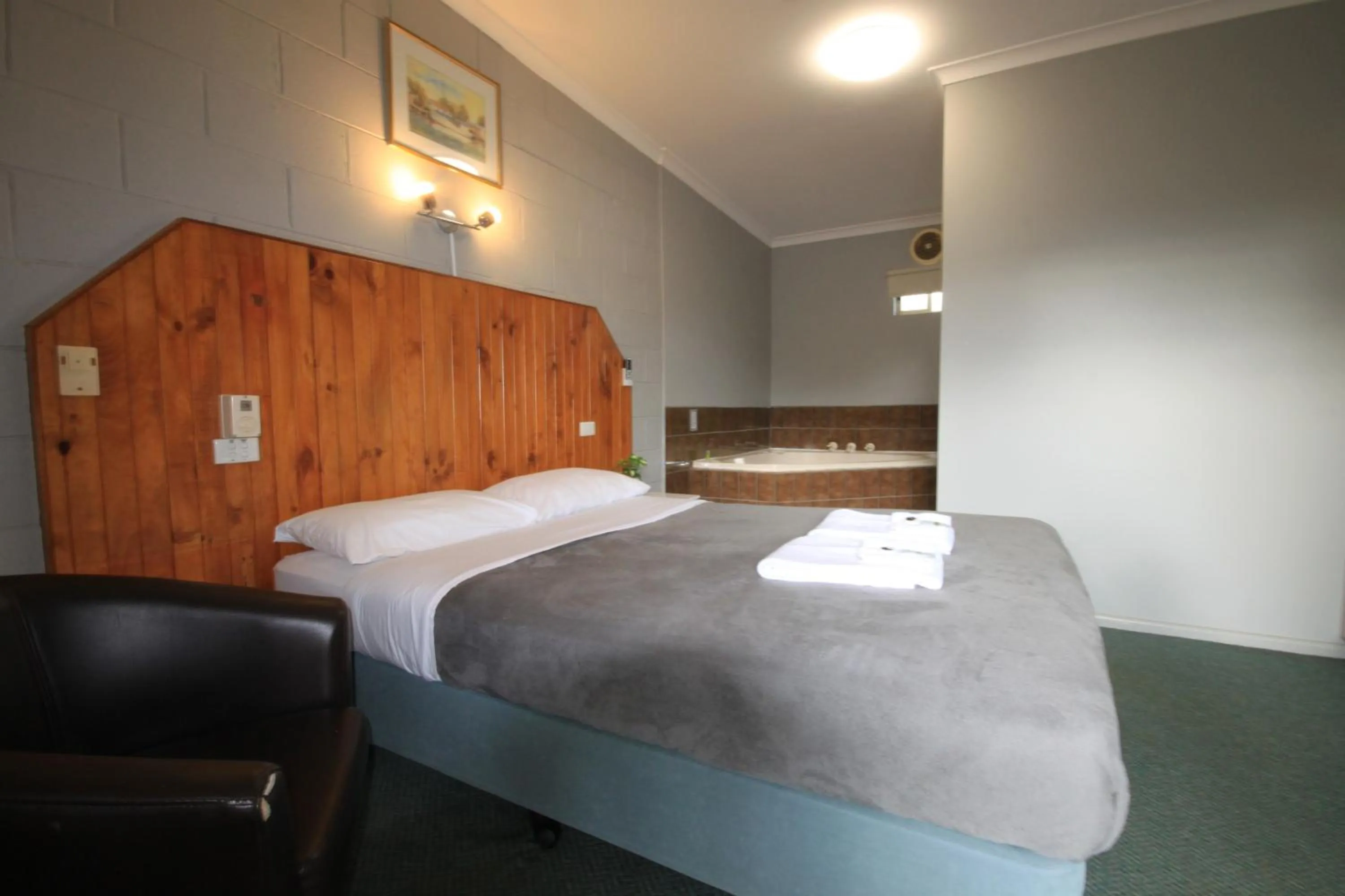 Bed in Pelicans Motel San Remo