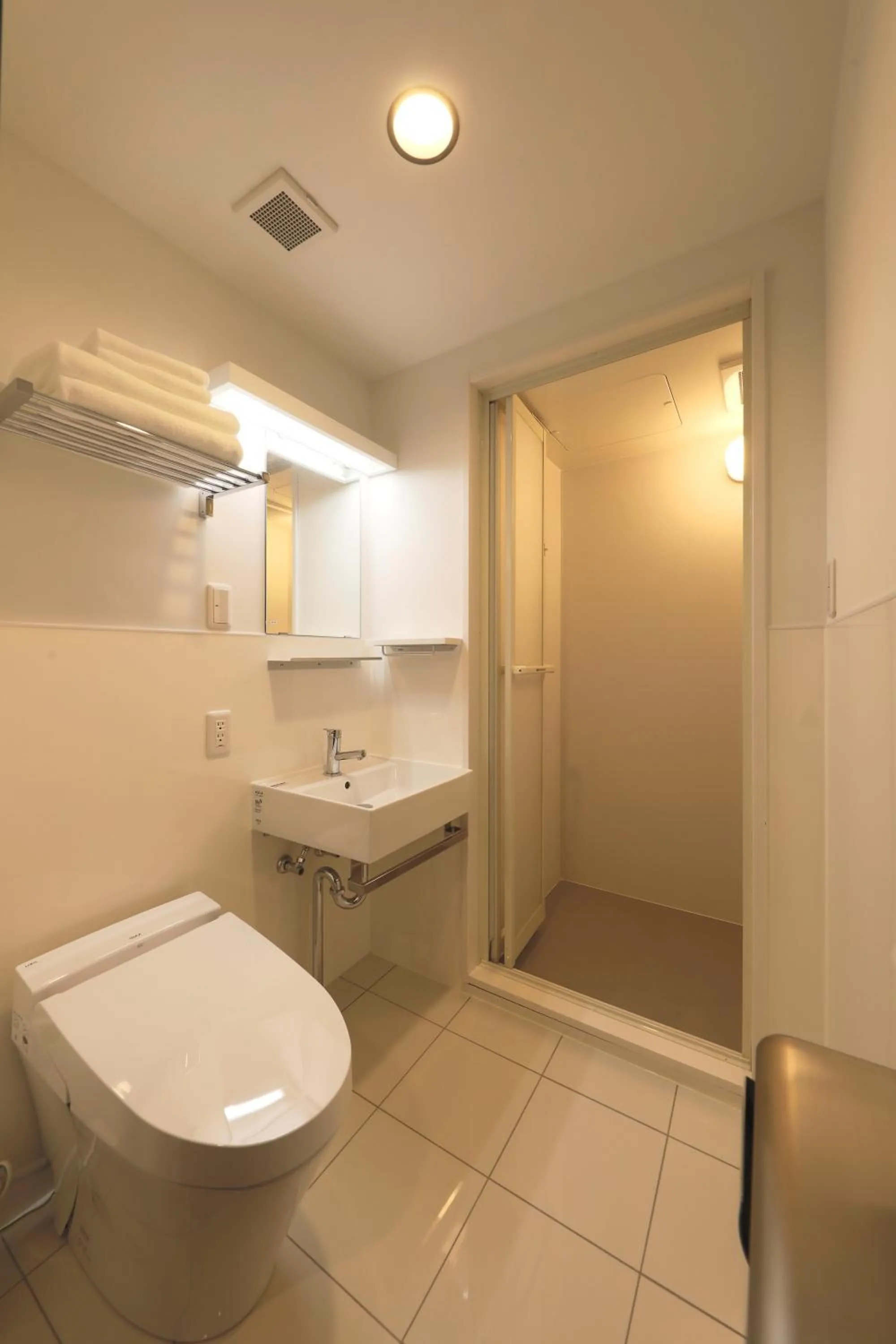 Shower in Kyomachiya Ryokan Sakura Urushitei