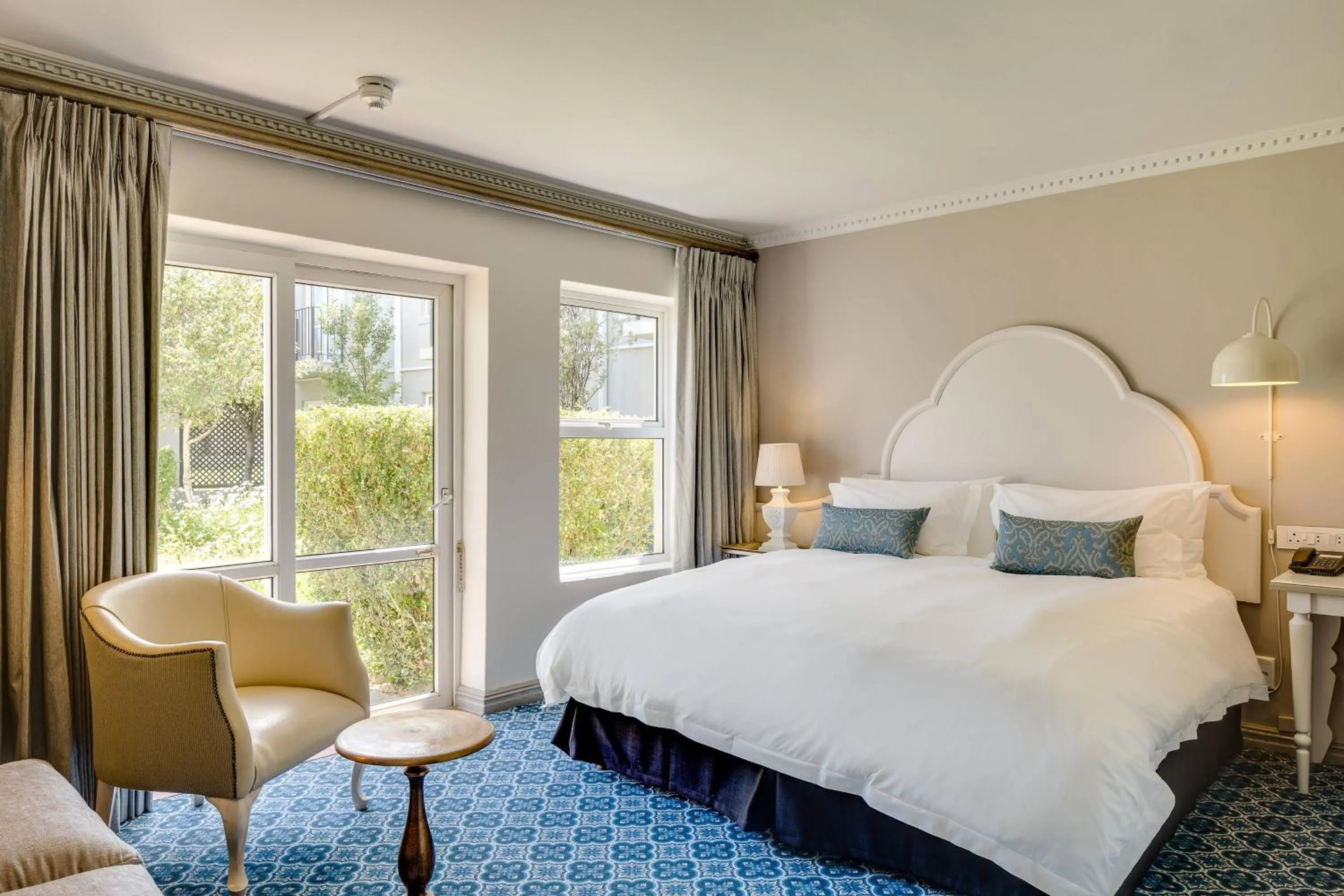 Photo of the whole room, Bed in Protea Hotel by Marriott Cape Town Mowbray