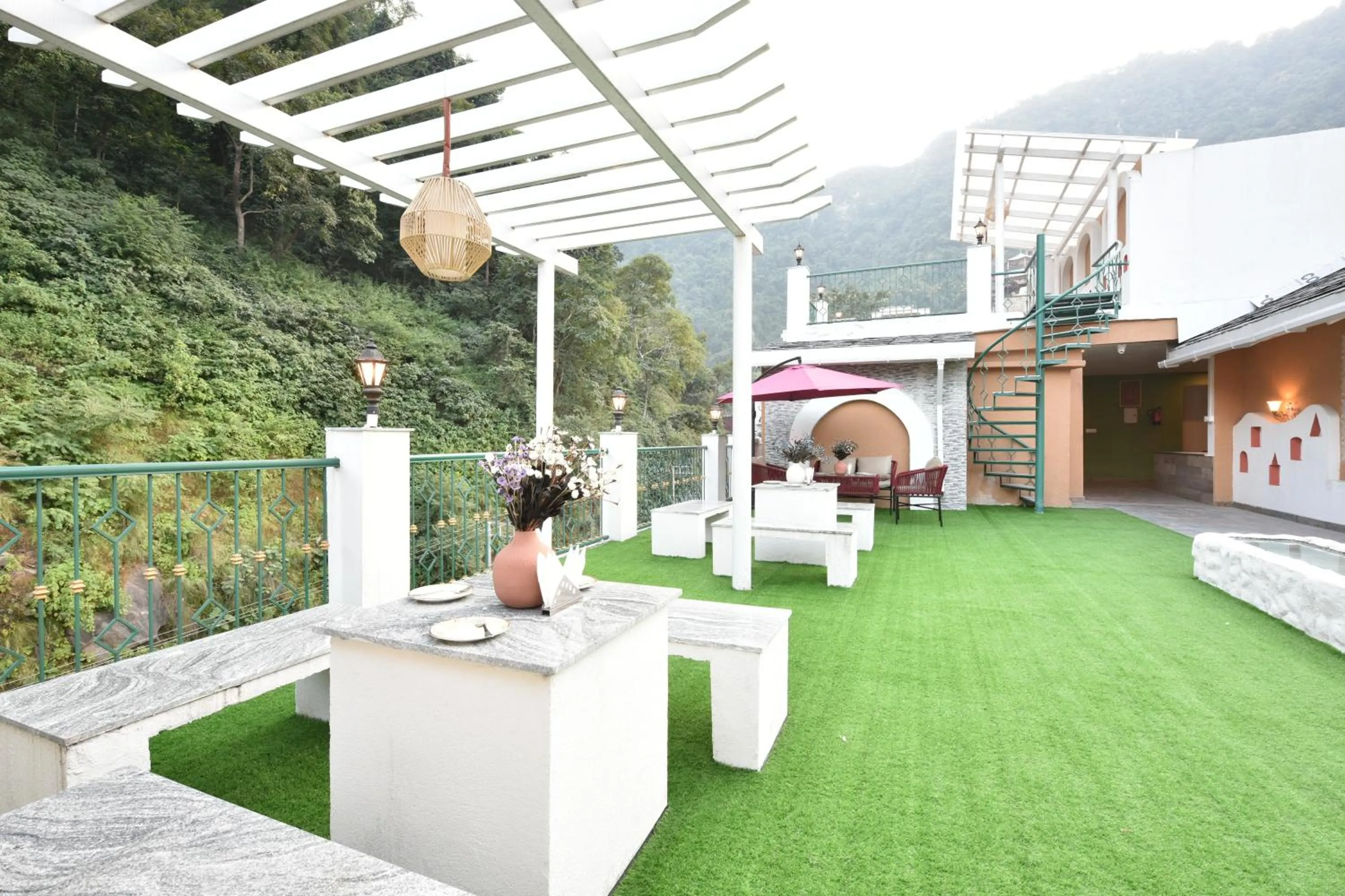 Spring in Tiaraa Lite A Ganges Retreat