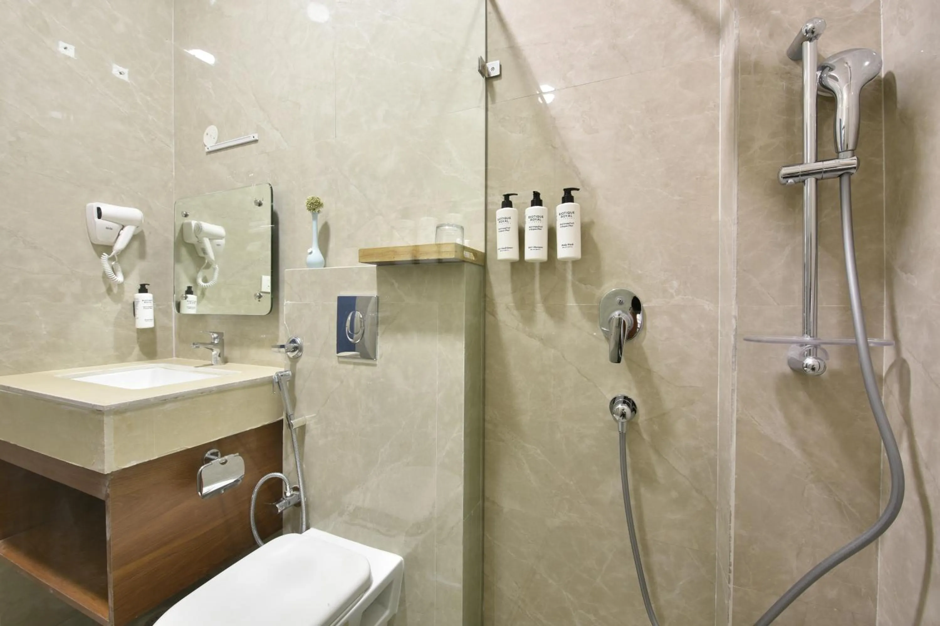 Bathroom in Tiaraa Lite A Ganges Retreat