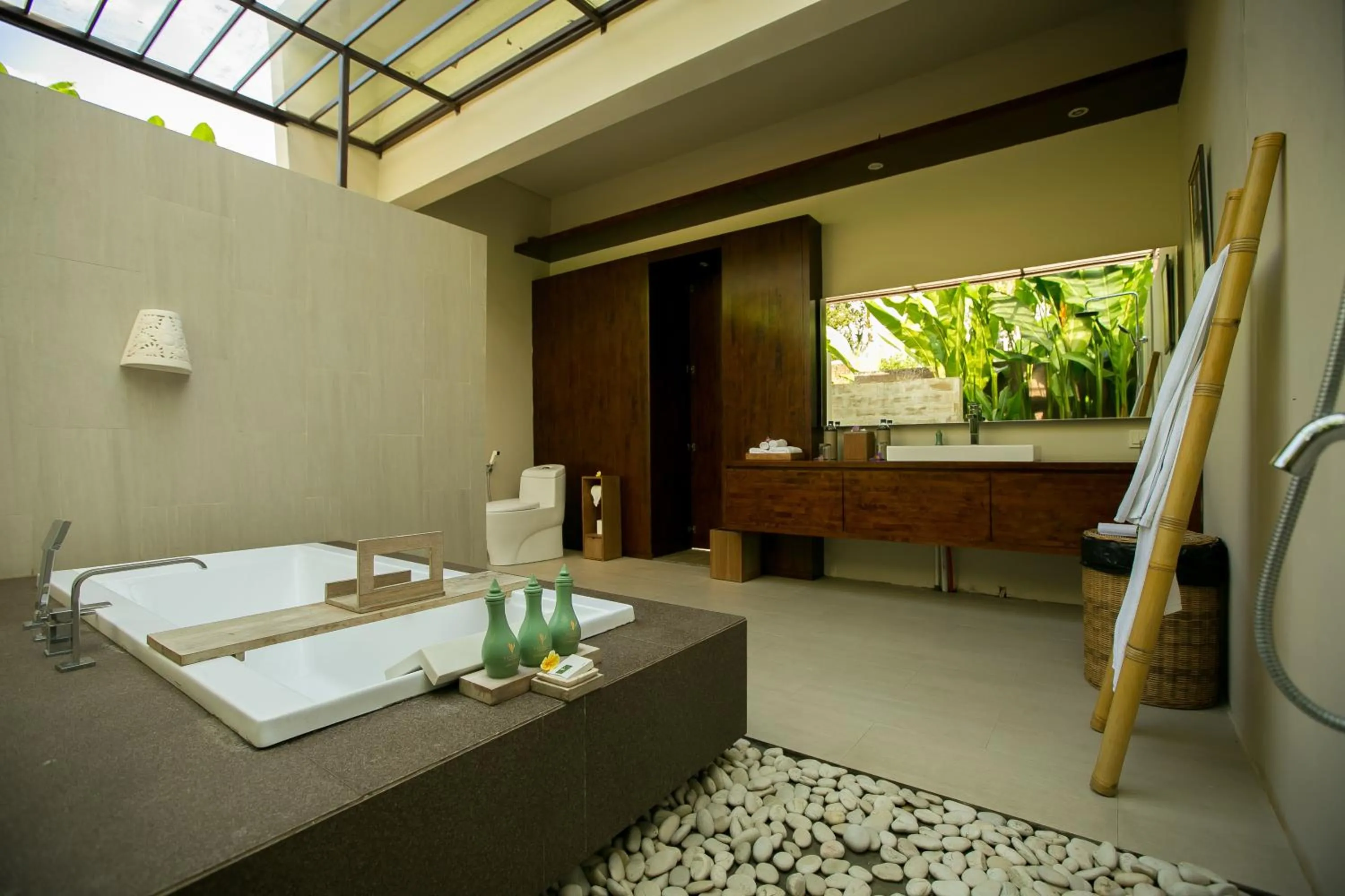 Bathroom in Senetan Villas and Spa Resort