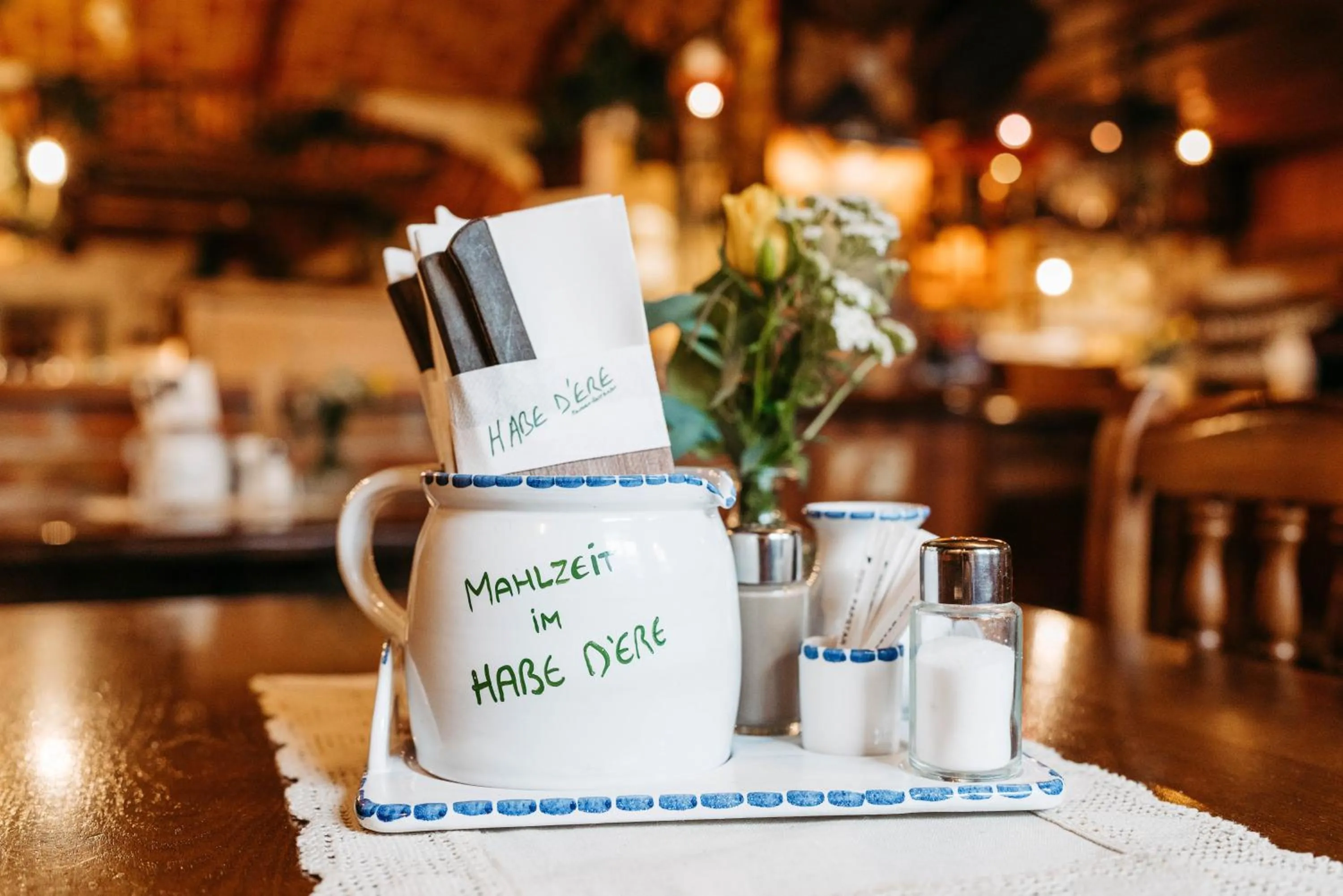 Restaurant/places to eat in Hotel Schlof Guat