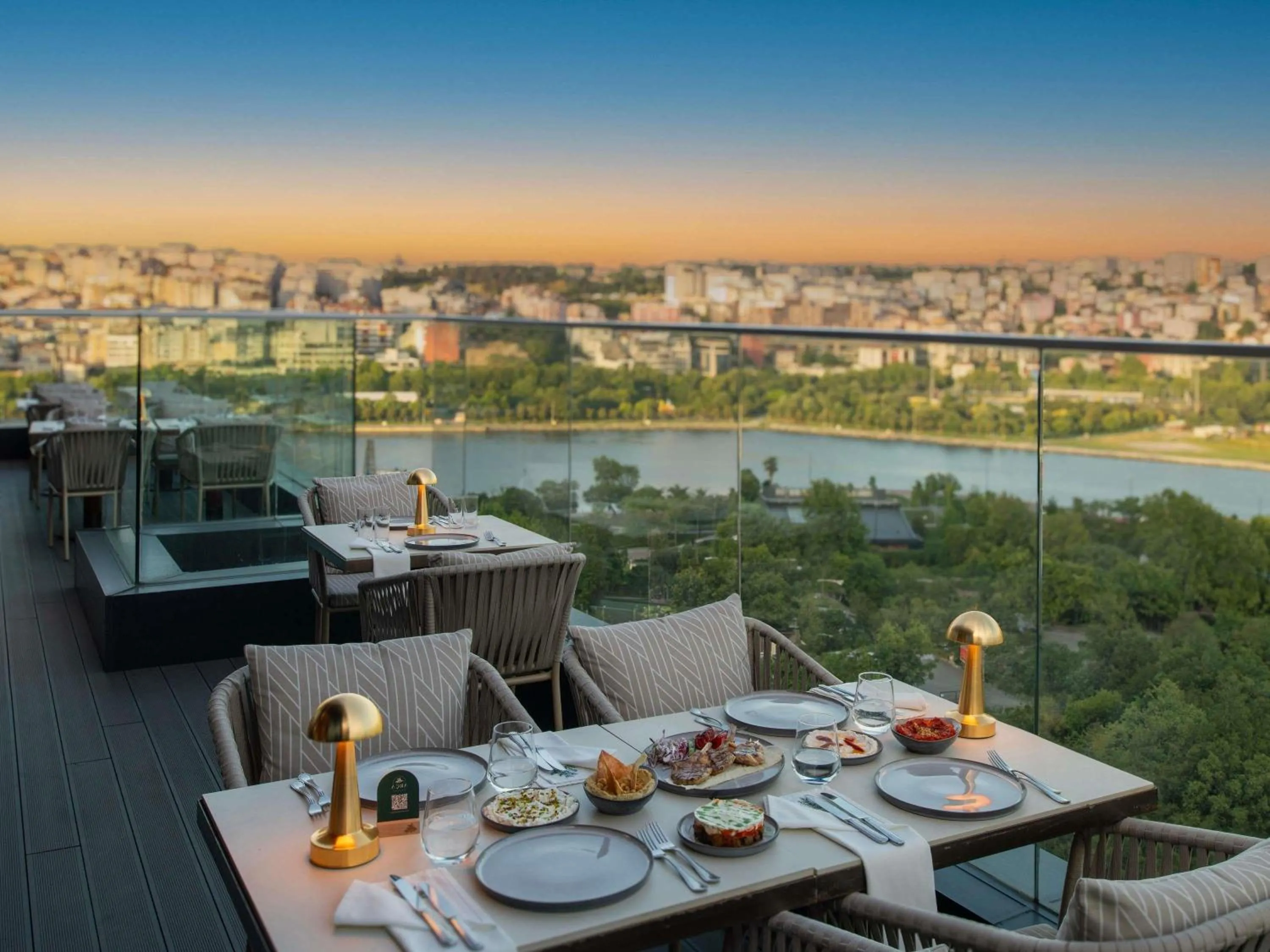 Restaurant/places to eat in Mövenpick Istanbul Hotel Golden Horn