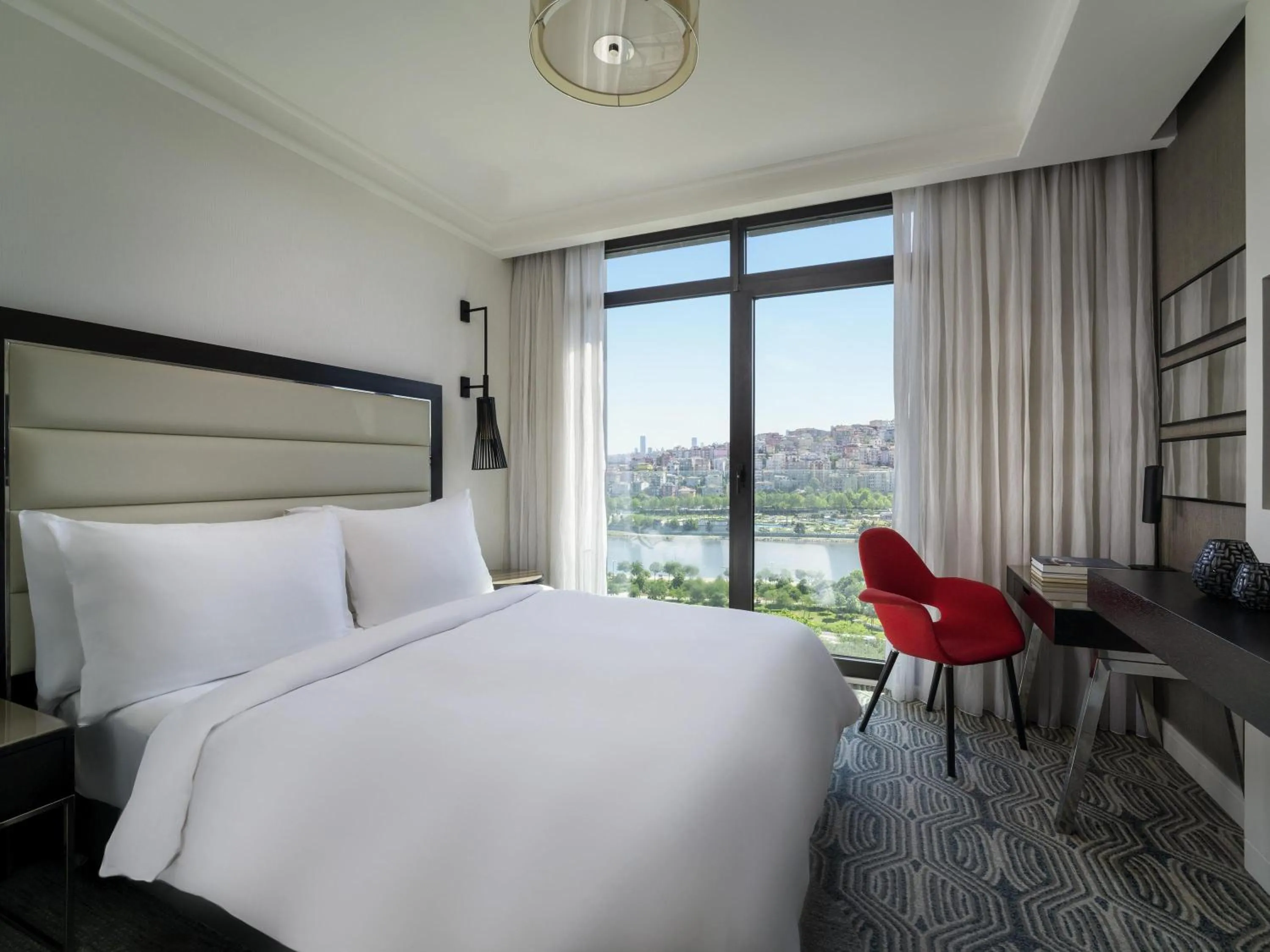 Bedroom, Bed in Mövenpick Istanbul Hotel Golden Horn