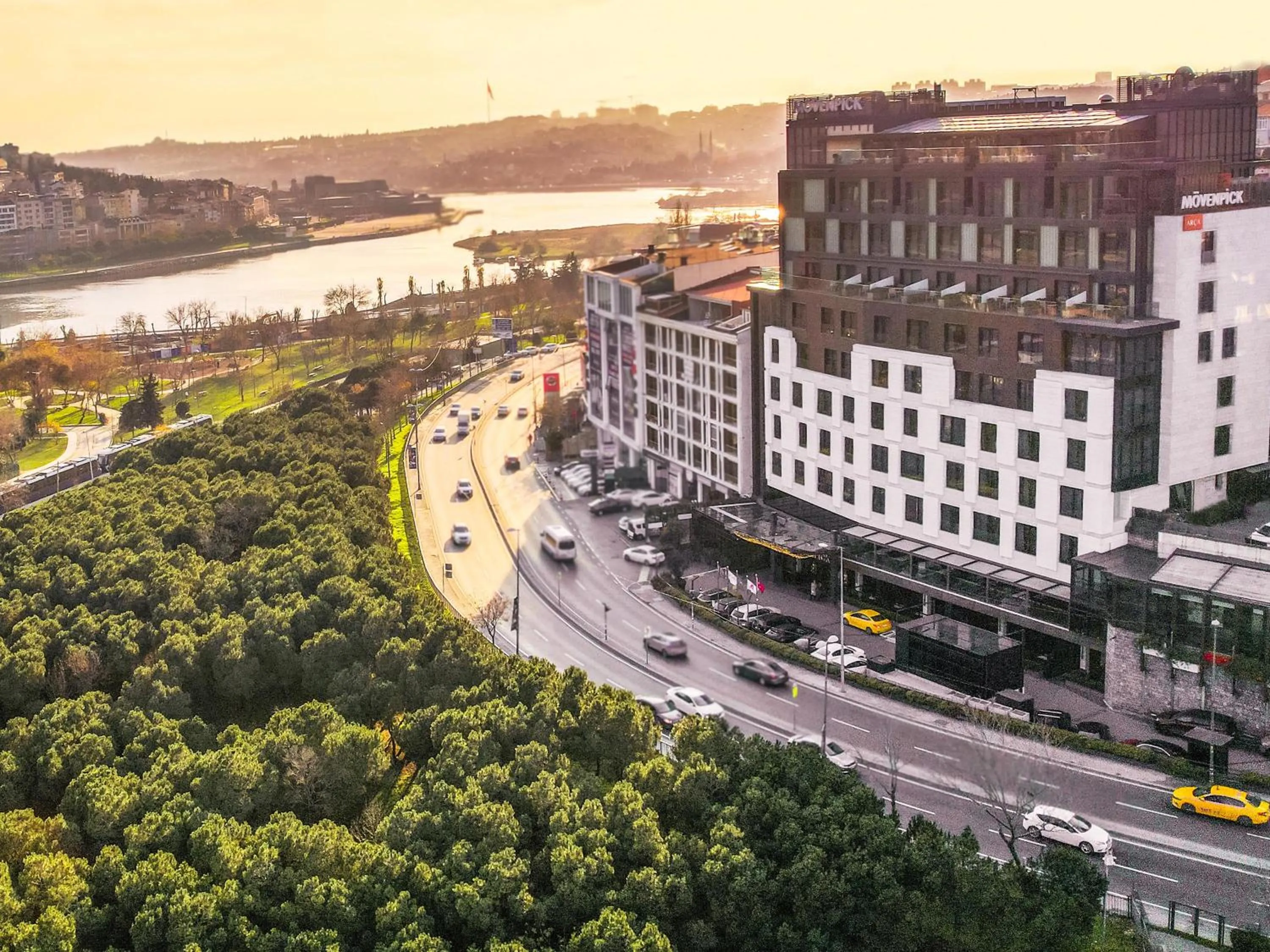 Day in Mövenpick Istanbul Hotel Golden Horn