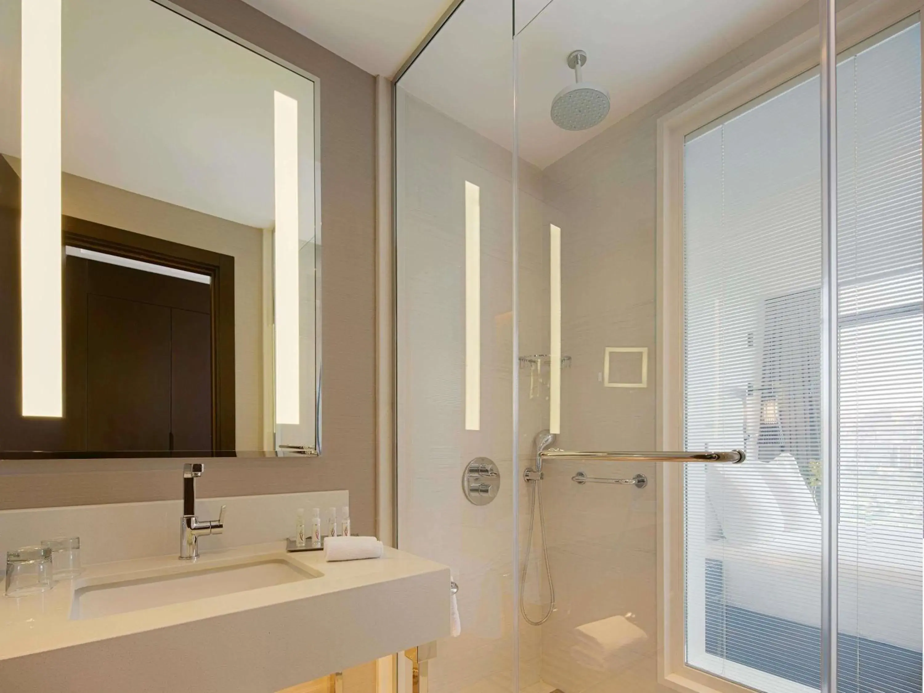 Superior King Room with City View in Mövenpick Istanbul Hotel Golden Horn Superior King Room with City View in Mövenpick Istanbul Hotel Golden Horn