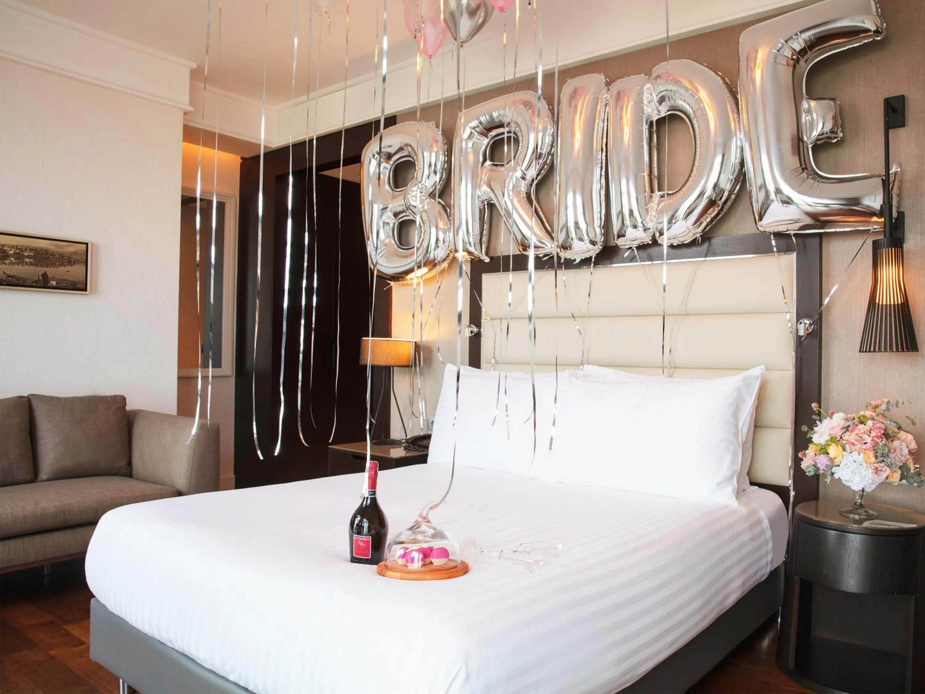 Bed in Mövenpick Istanbul Hotel Golden Horn