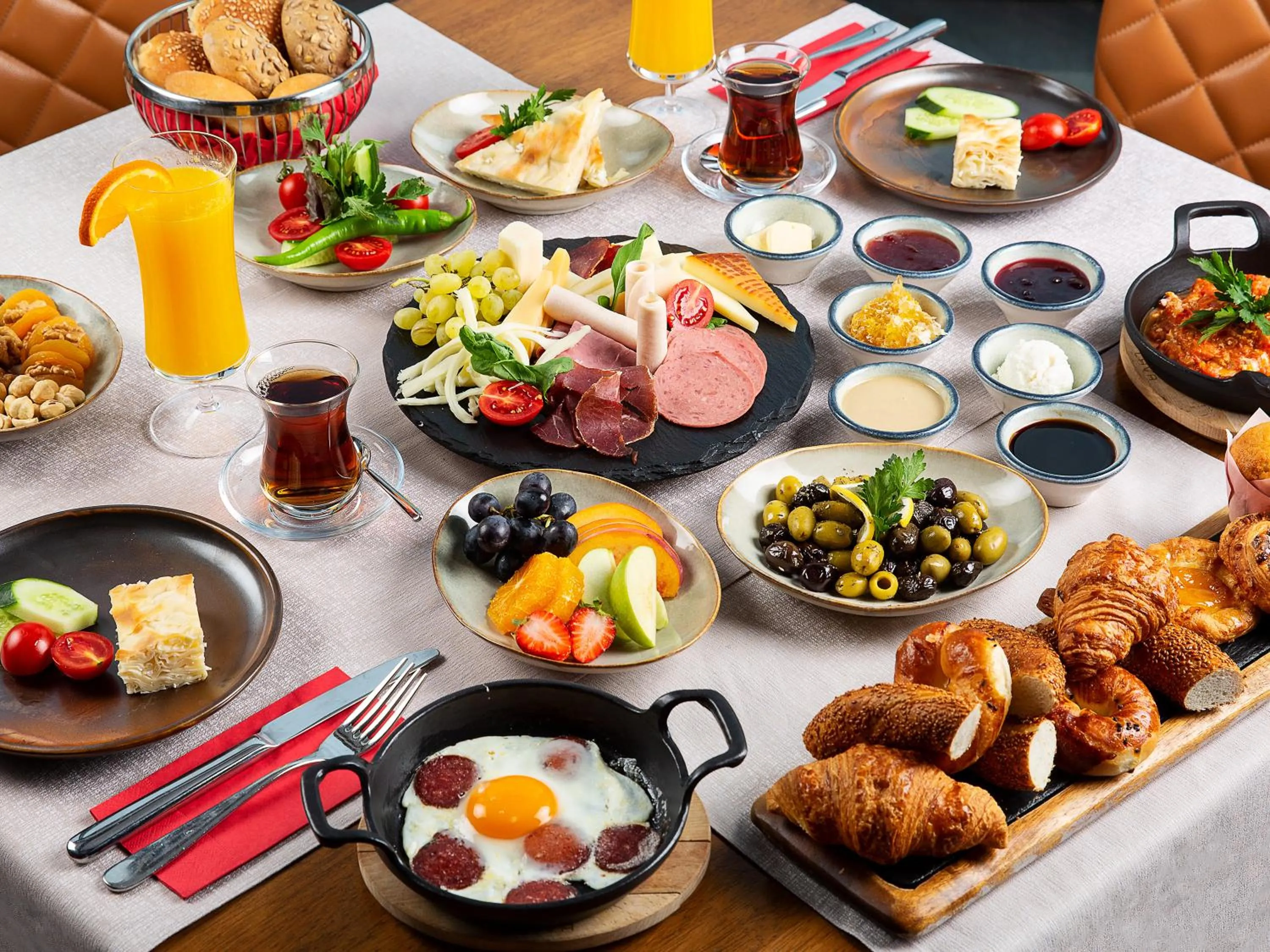 Food and drinks in Mövenpick Istanbul Hotel Golden Horn