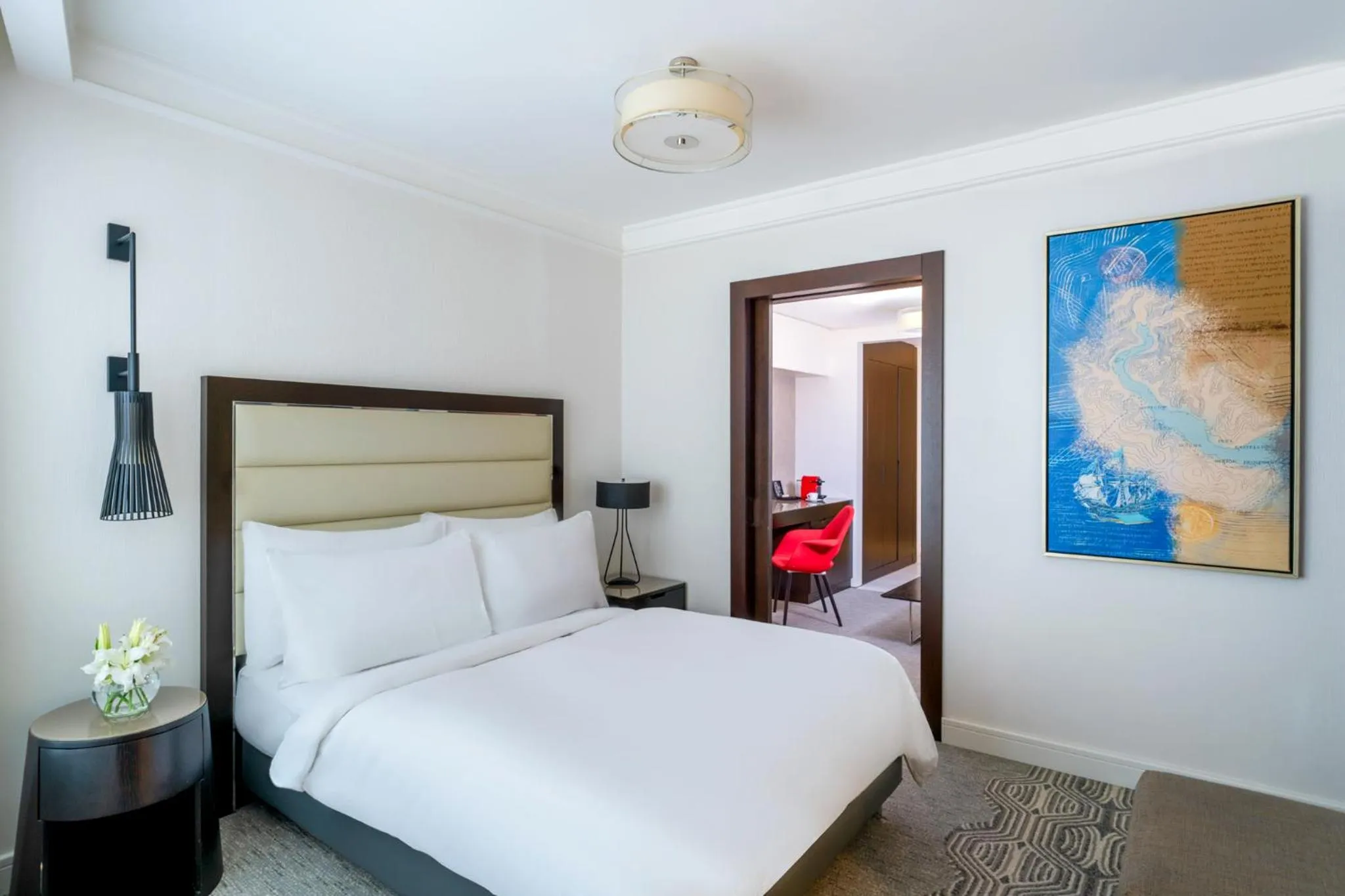 Kitchen or kitchenette, Bed in Mövenpick Istanbul Hotel Golden Horn