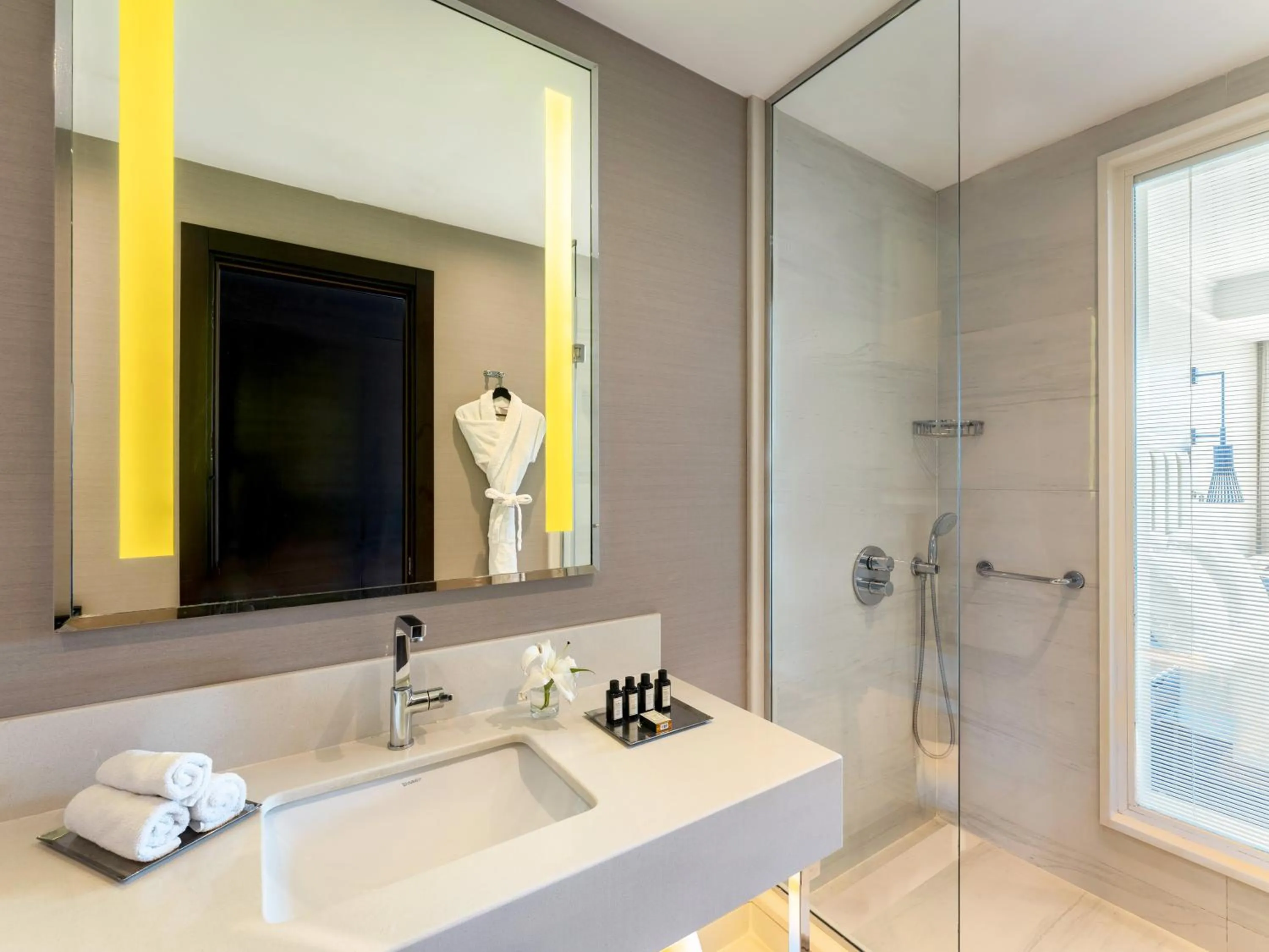 Shower in Mövenpick Istanbul Hotel Golden Horn