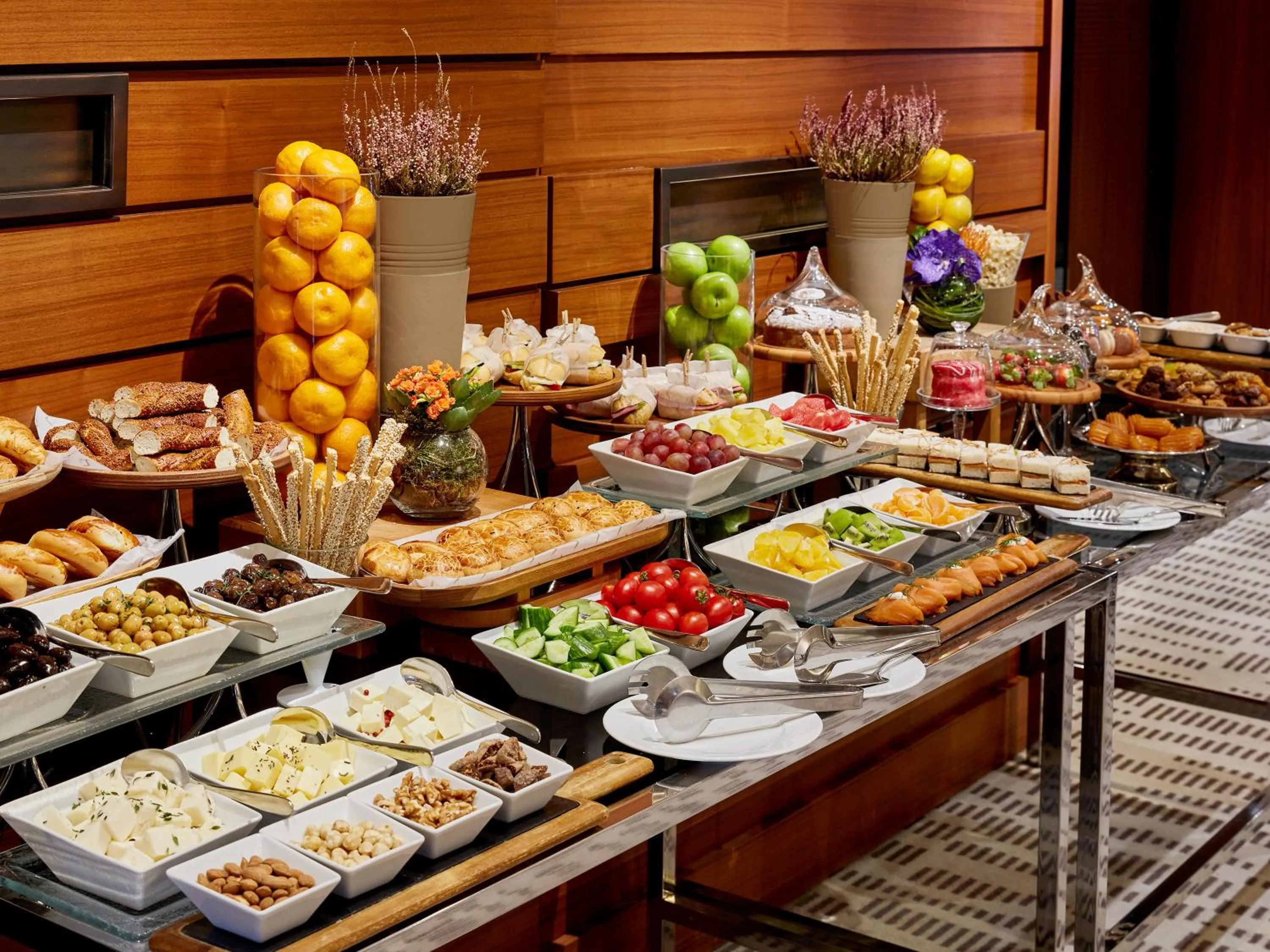 Food and drinks in Mövenpick Istanbul Hotel Golden Horn