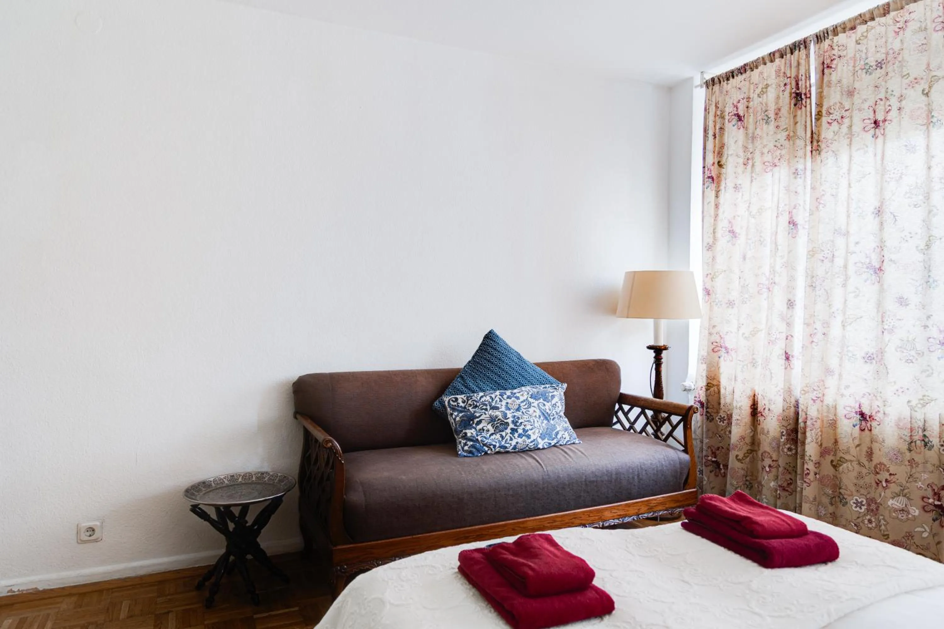 Bed in B&B MY PLACE mit Frühstückspaket - with Breakfastbox