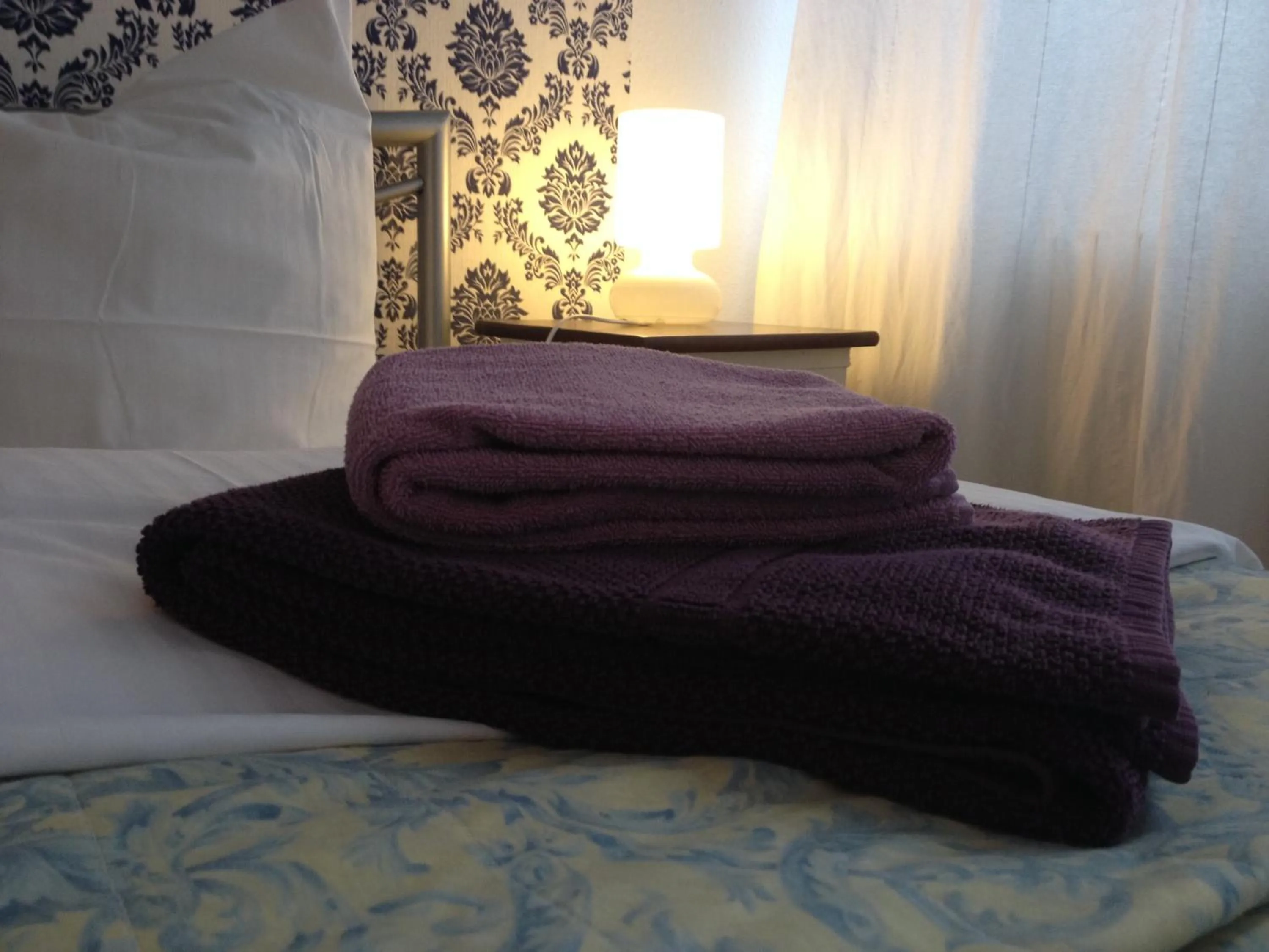 Other, Bed in B&B MY PLACE mit Frühstückspaket - with Breakfastbox