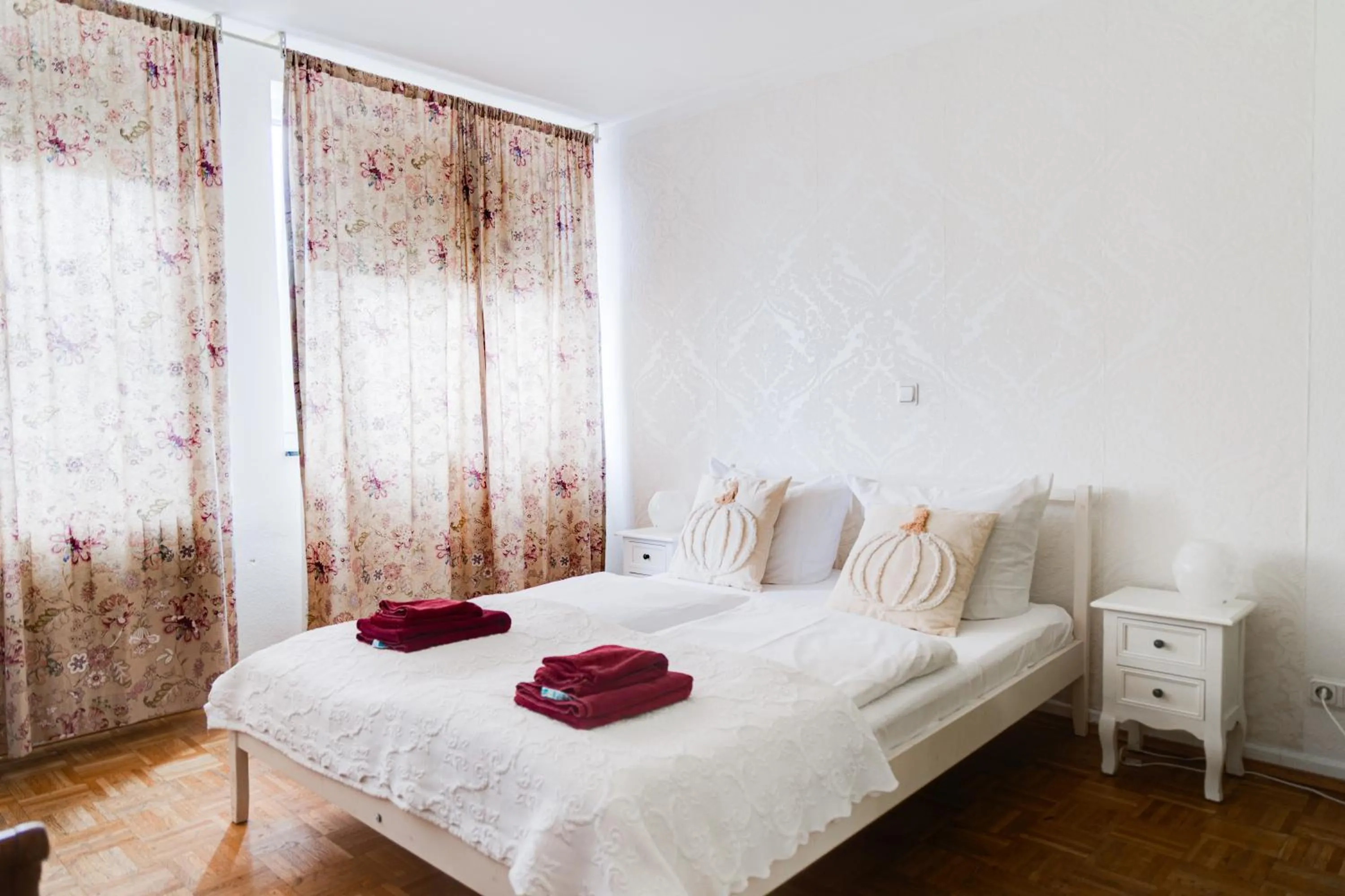 Bed in B&B MY PLACE mit Frühstückspaket - with Breakfastbox