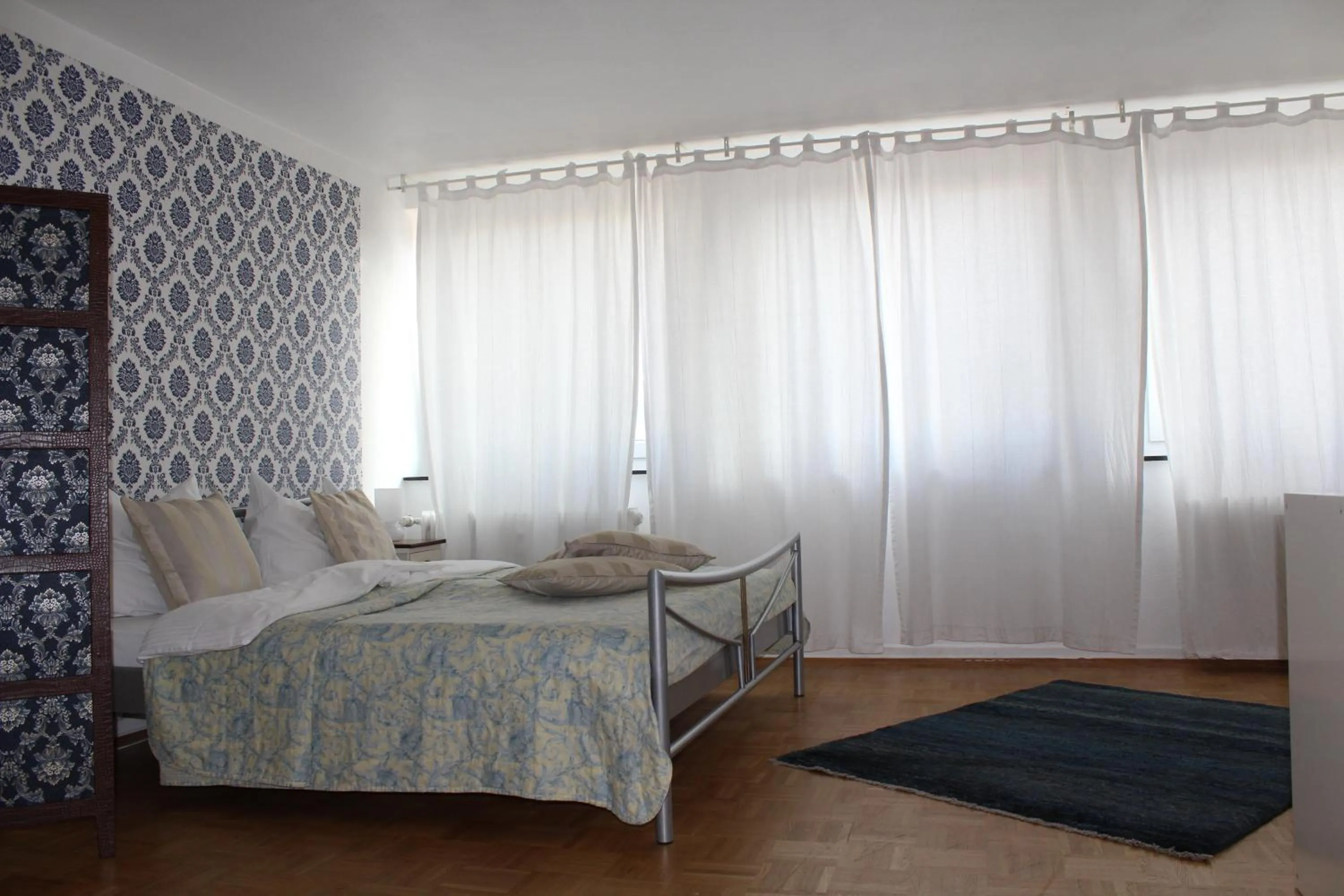 Bed in B&B MY PLACE mit Frühstückspaket - with Breakfastbox