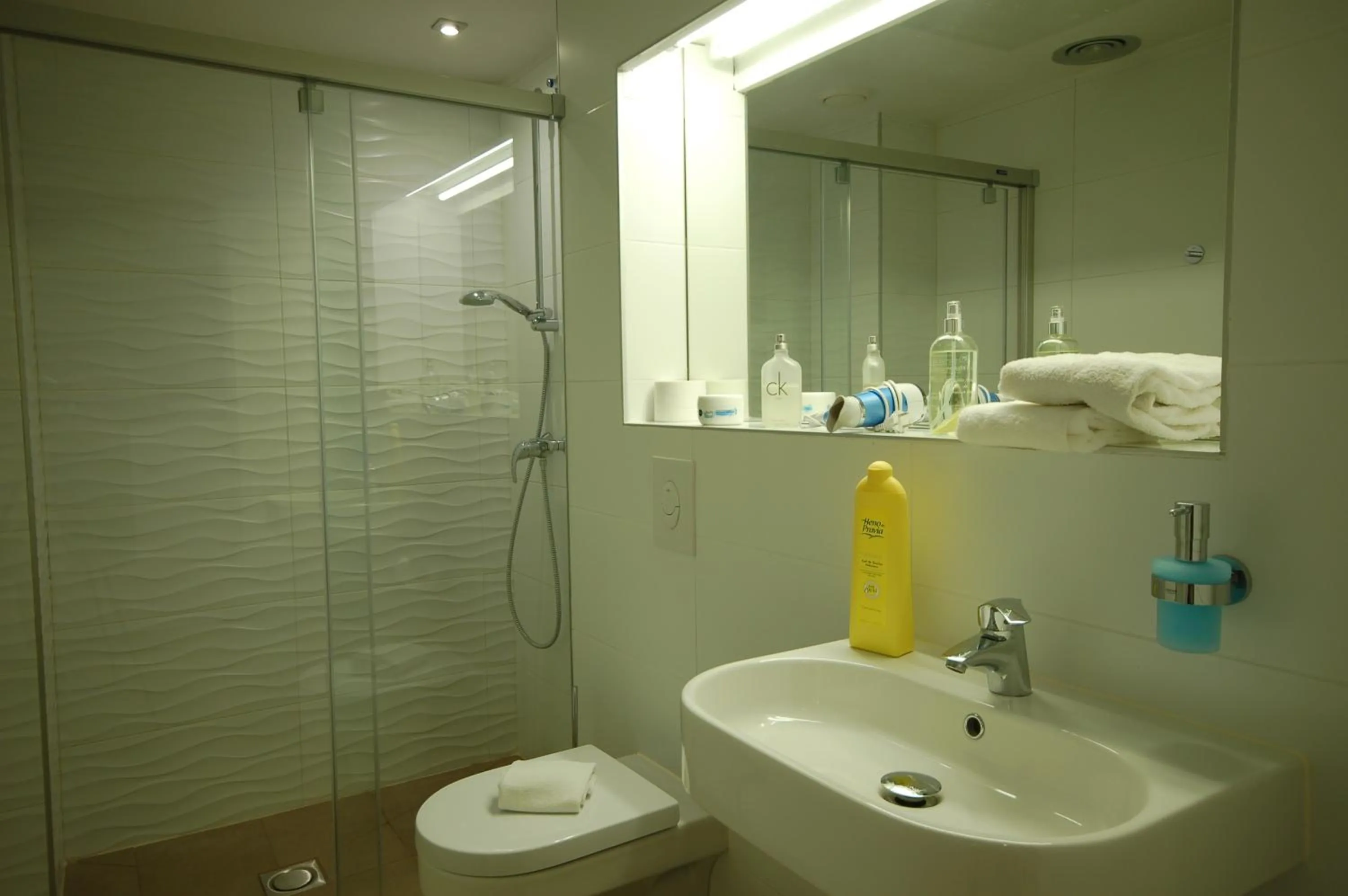 Bathroom in Resort Sitges Apartment