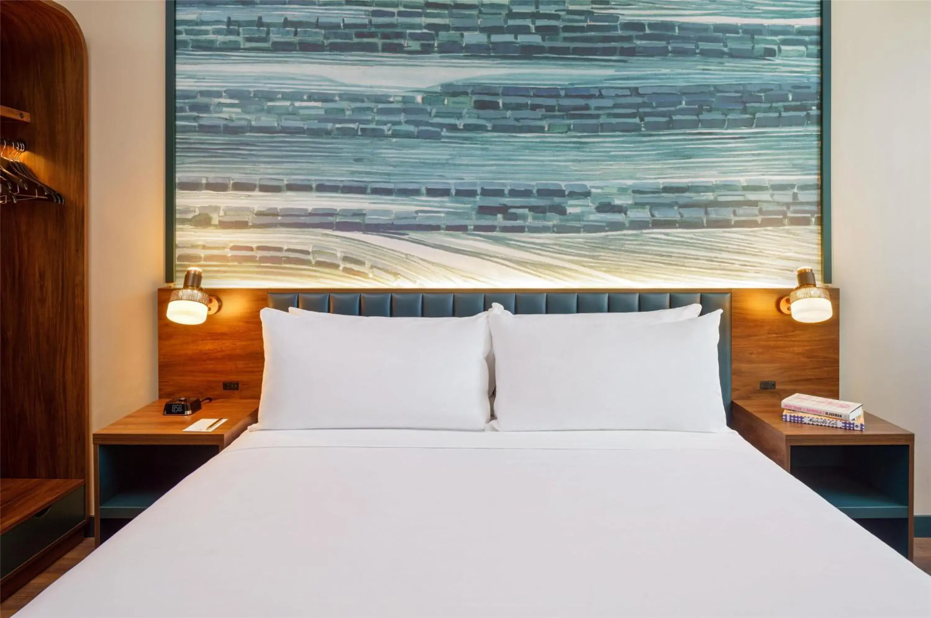 Deluxe King Room - High Floor in Caption By Hyatt Downtown Nashville - The Gulch Deluxe King Room - High Floor in Caption By Hyatt Downtown Nashville - The Gulch