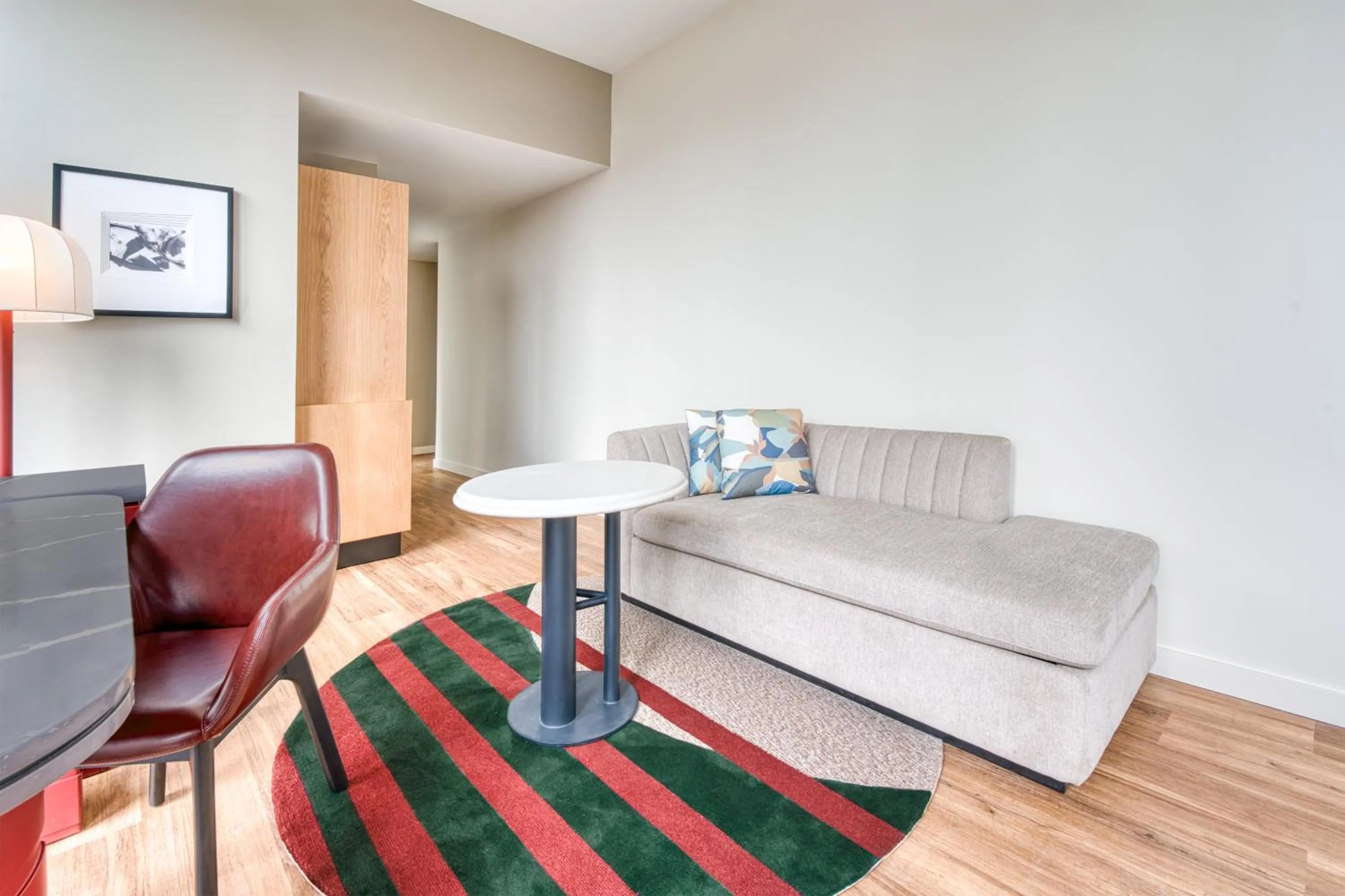 Seating area in Toor Hotel Toronto, Part Of Jdv By Hyatt