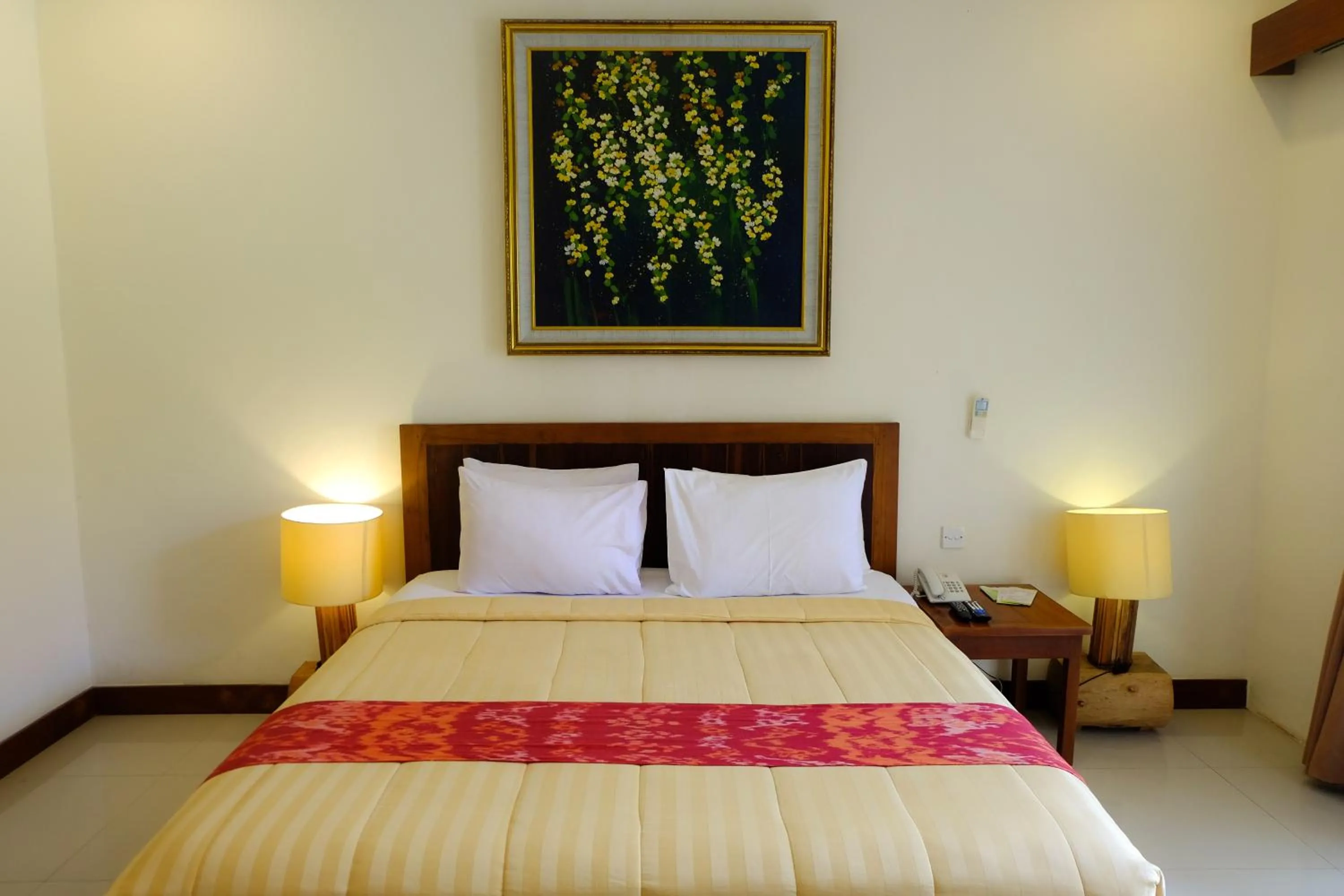 Bedroom, Bed in Mina Tanjung Hotel