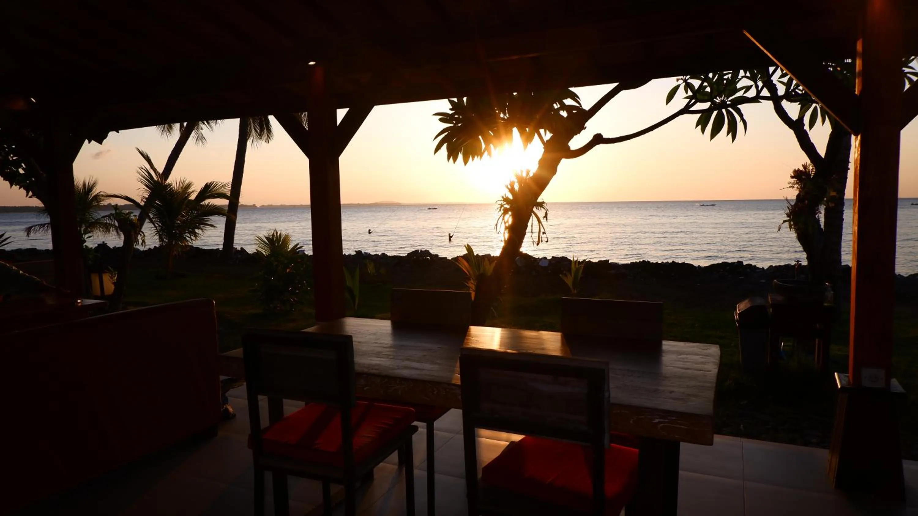 Restaurant/places to eat in Mina Tanjung Hotel