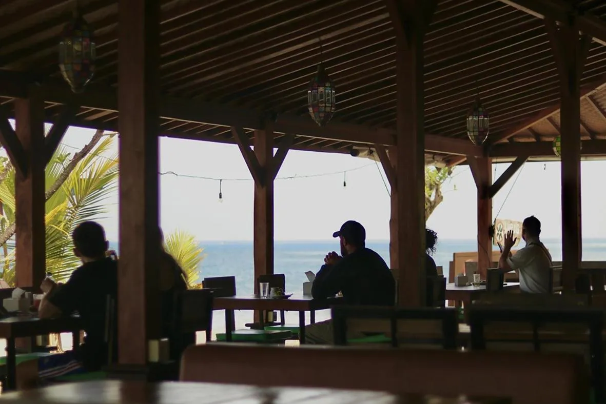 Restaurant/places to eat in Mina Tanjung Hotel