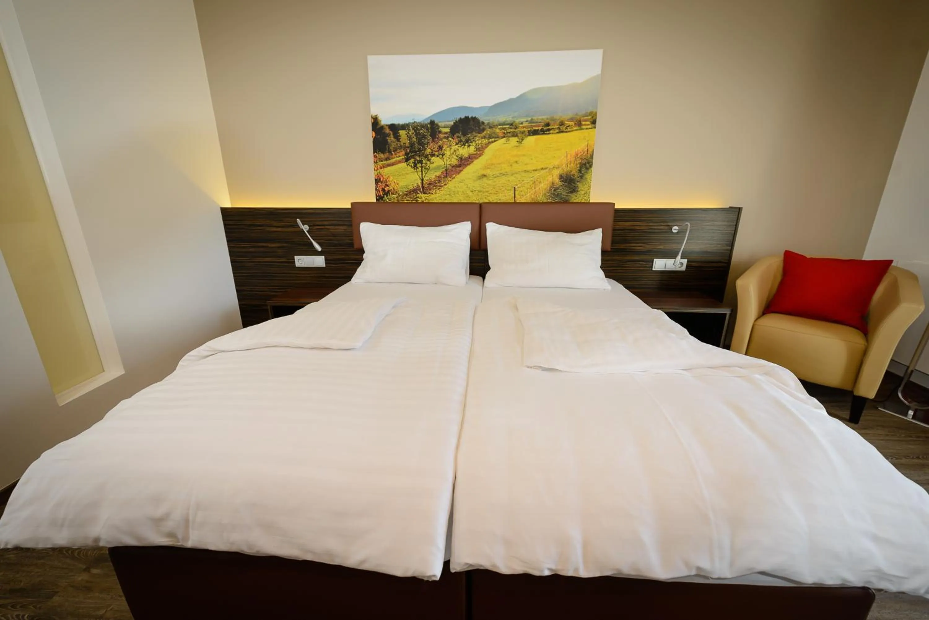 Photo of the whole room, Bed in Dorfmeister Business Hotel B&B