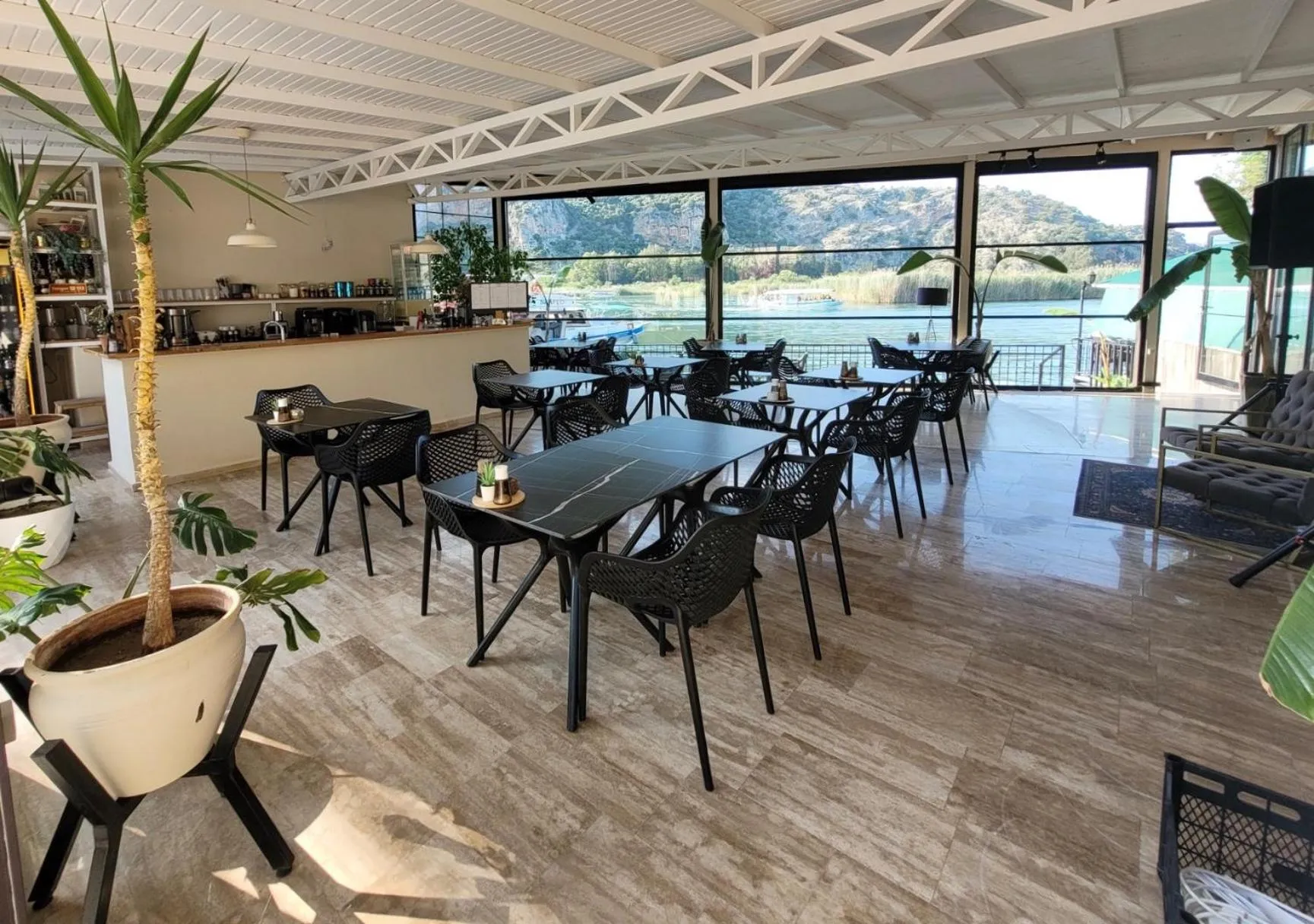 Restaurant/places to eat in Arp Dalyan