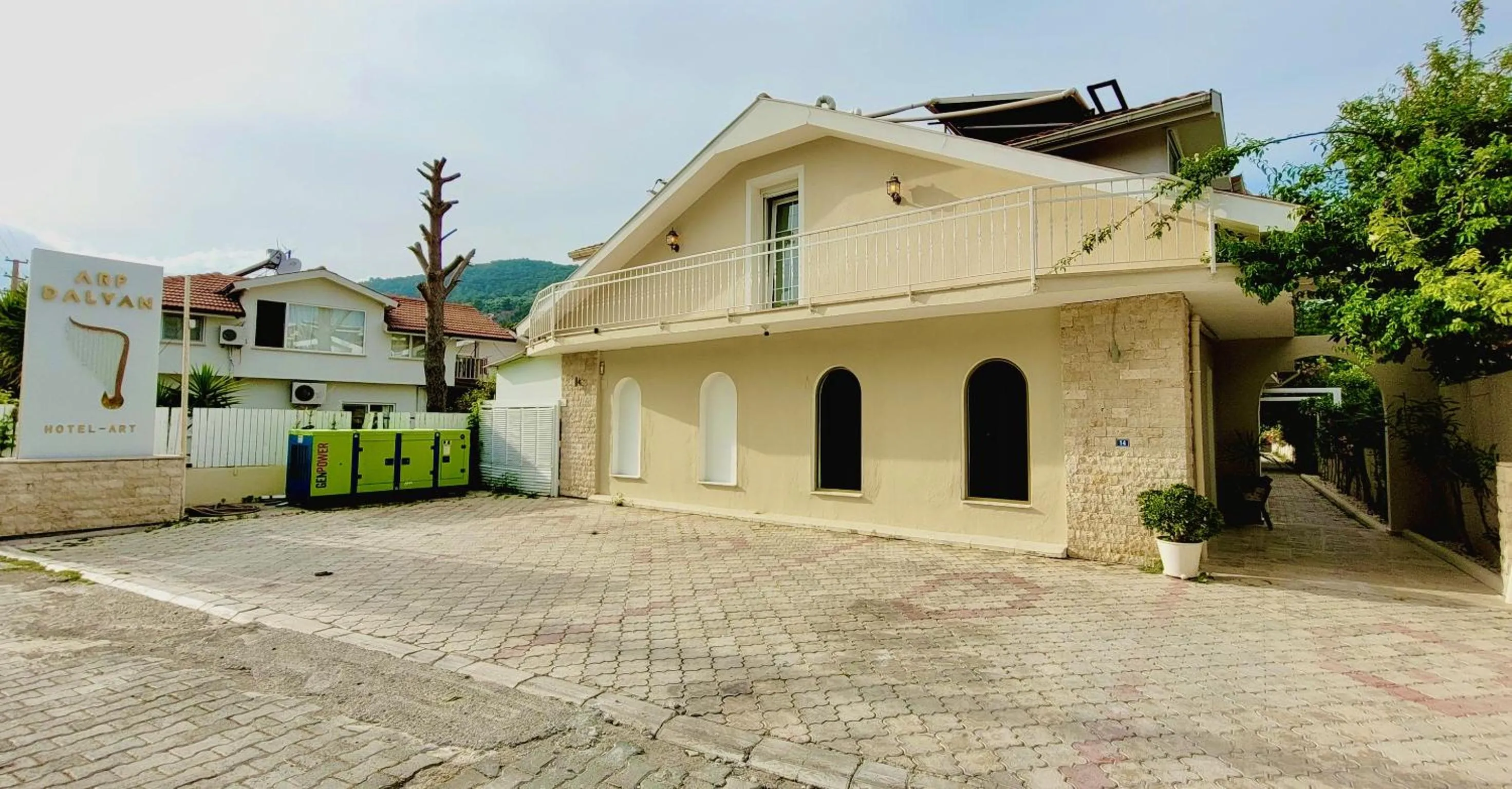 Property building in Arp Dalyan