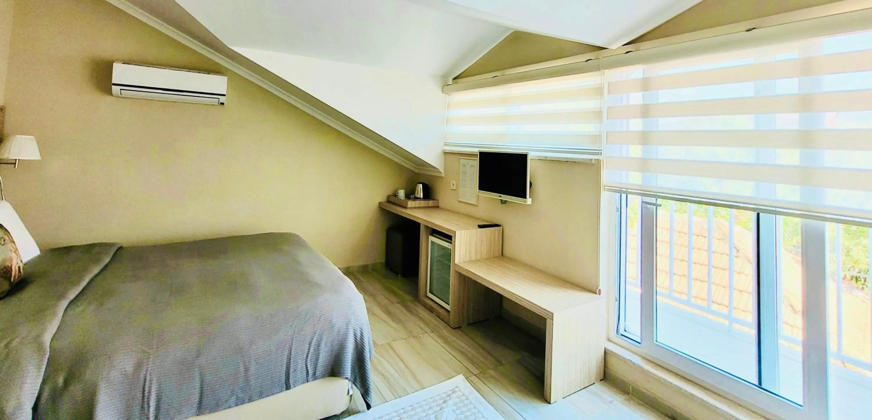 Photo of the whole room in Arp Dalyan