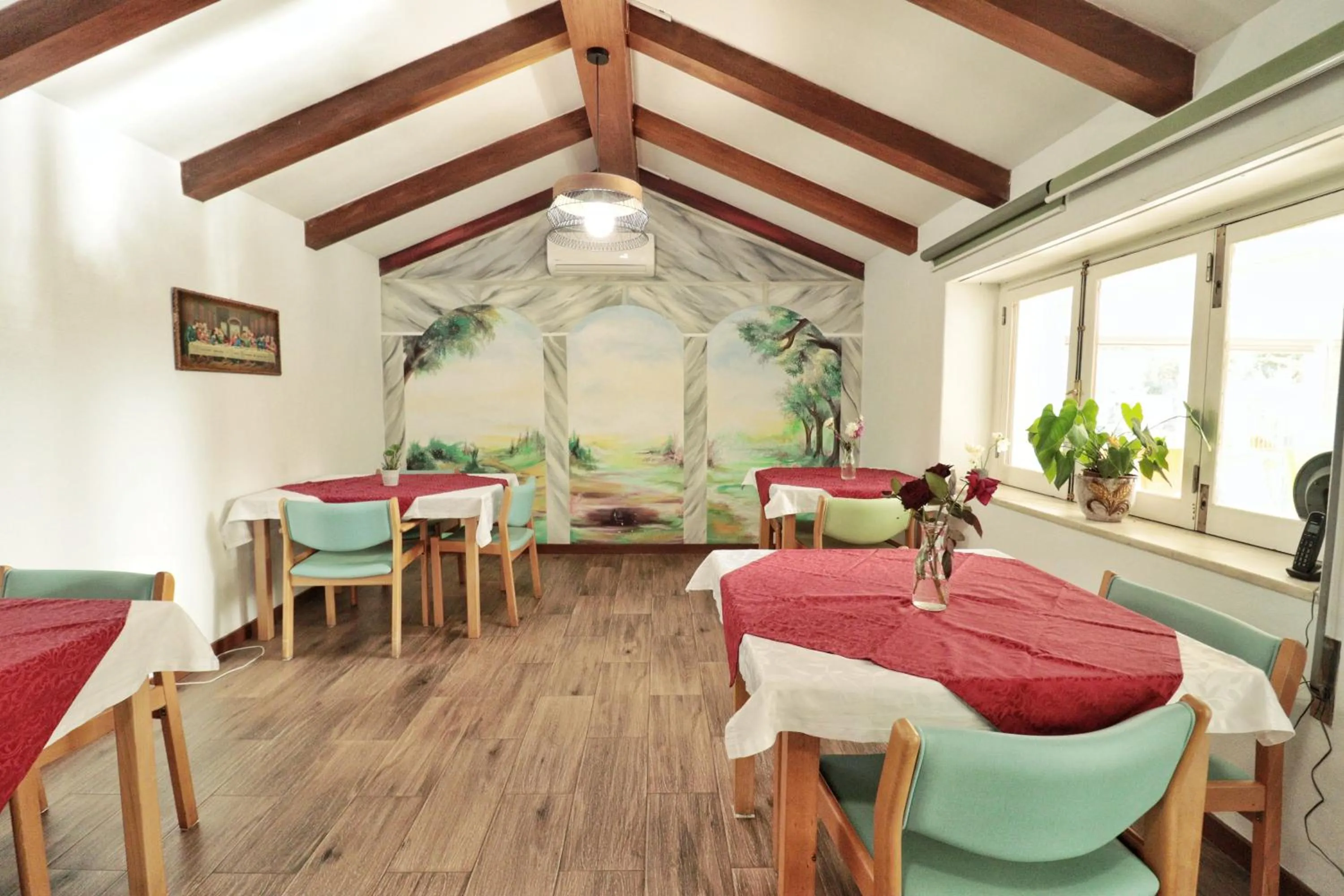 Restaurant/places to eat in Hostel Jardins de São Luís