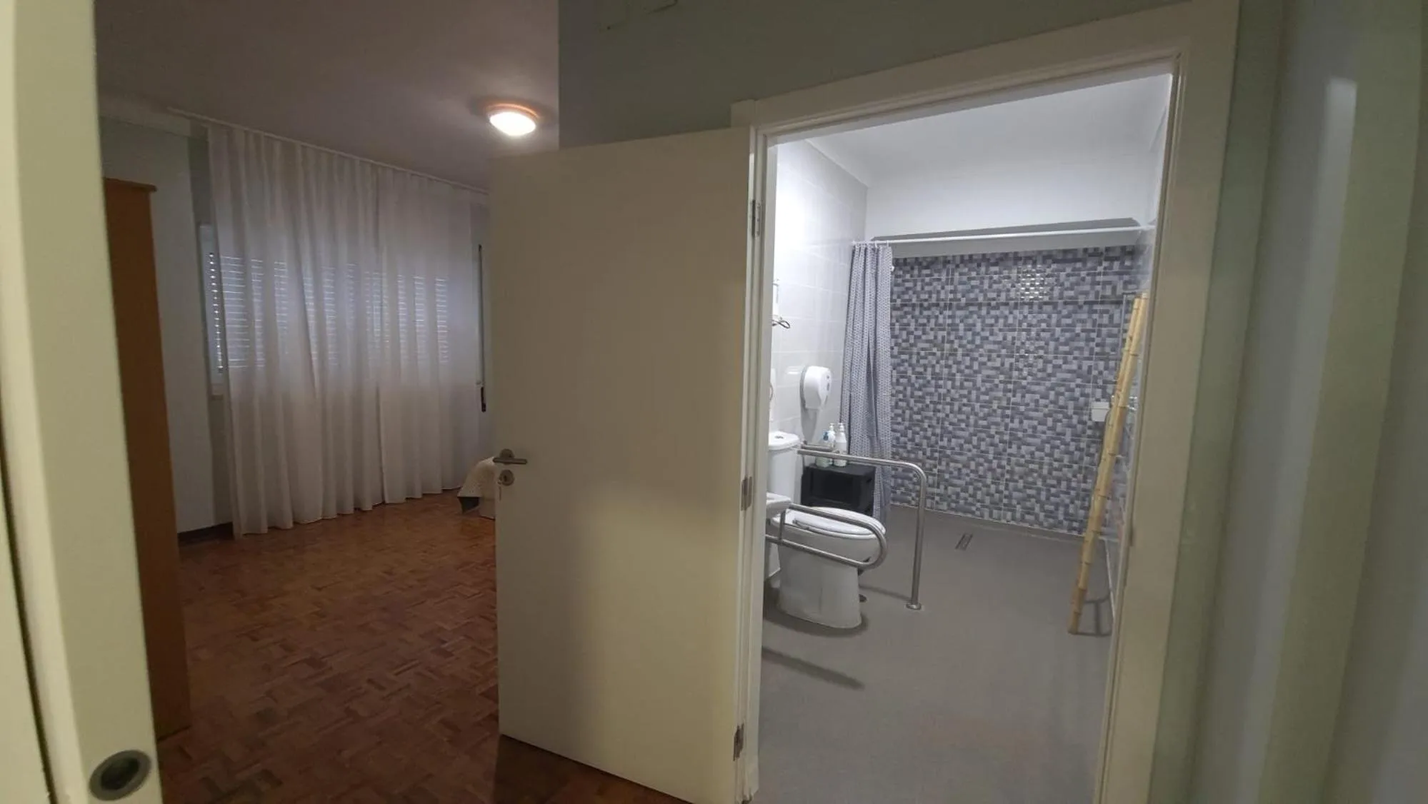 Photo of the whole room in Hostel Jardins de São Luís