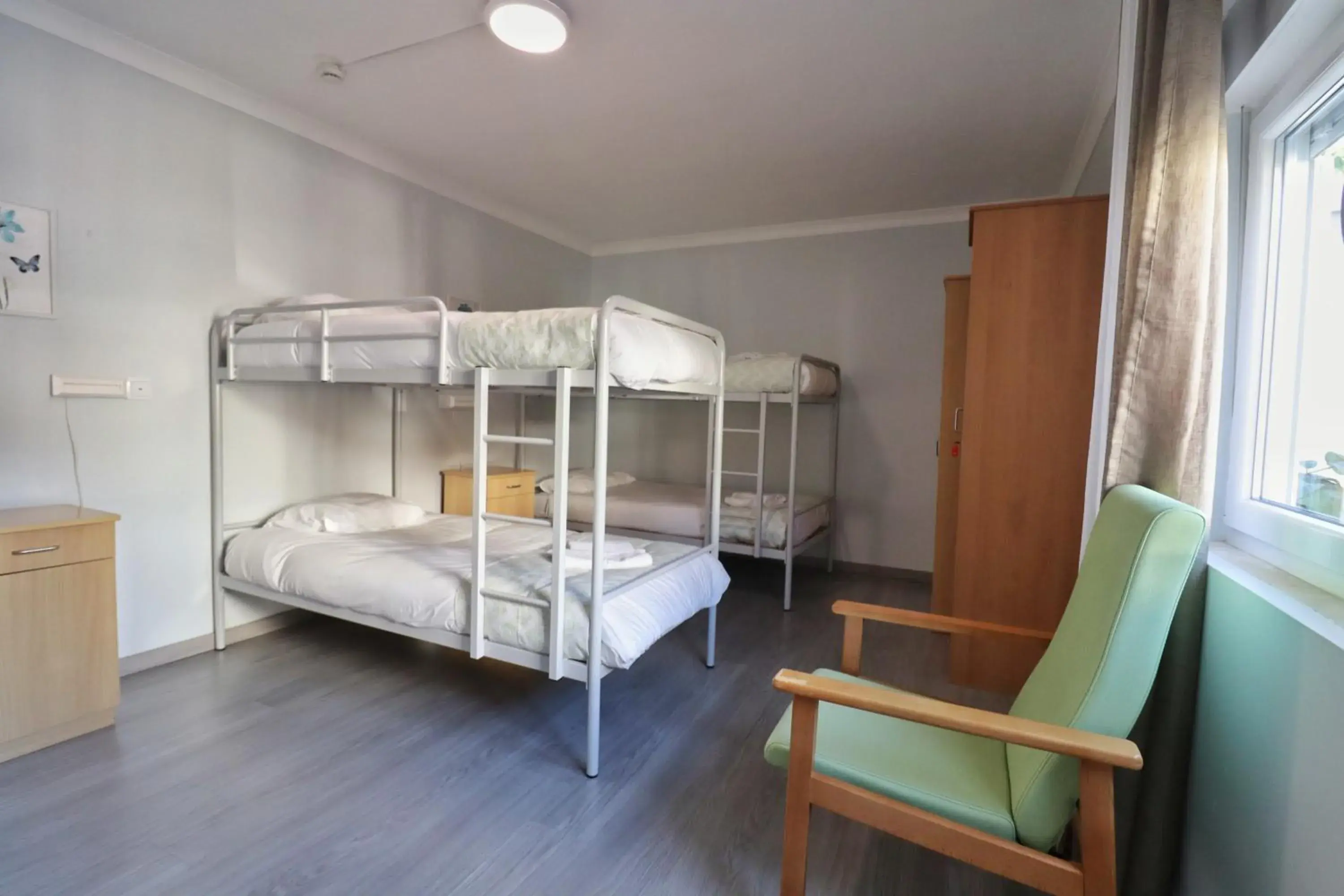 Bed in 6-Bed Dormitory Room in Hostel Jardins de São Luís Bed in 6-Bed Dormitory Room in Hostel Jardins de São Luís