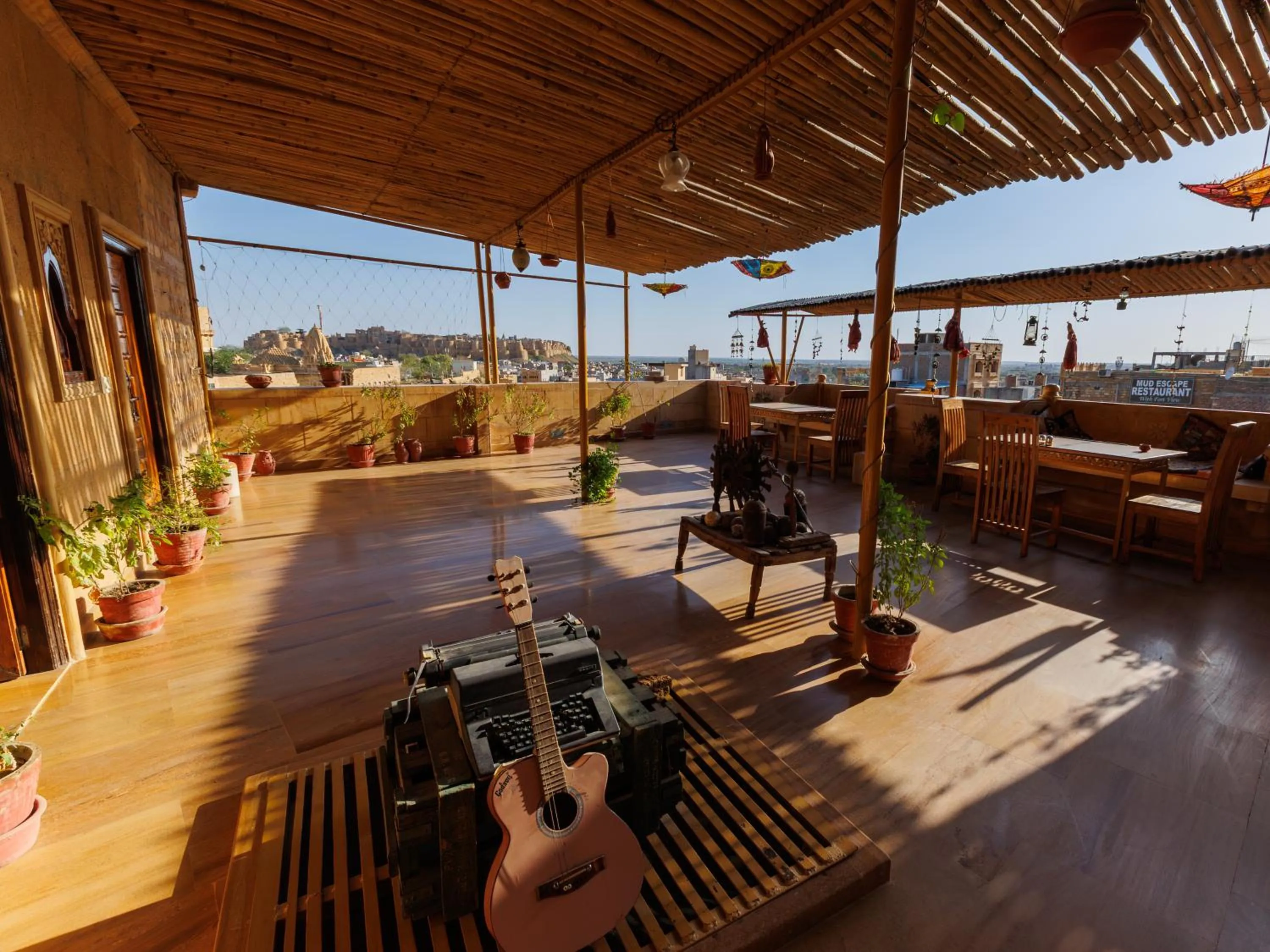 Restaurant/places to eat in Hotel The Silk Route