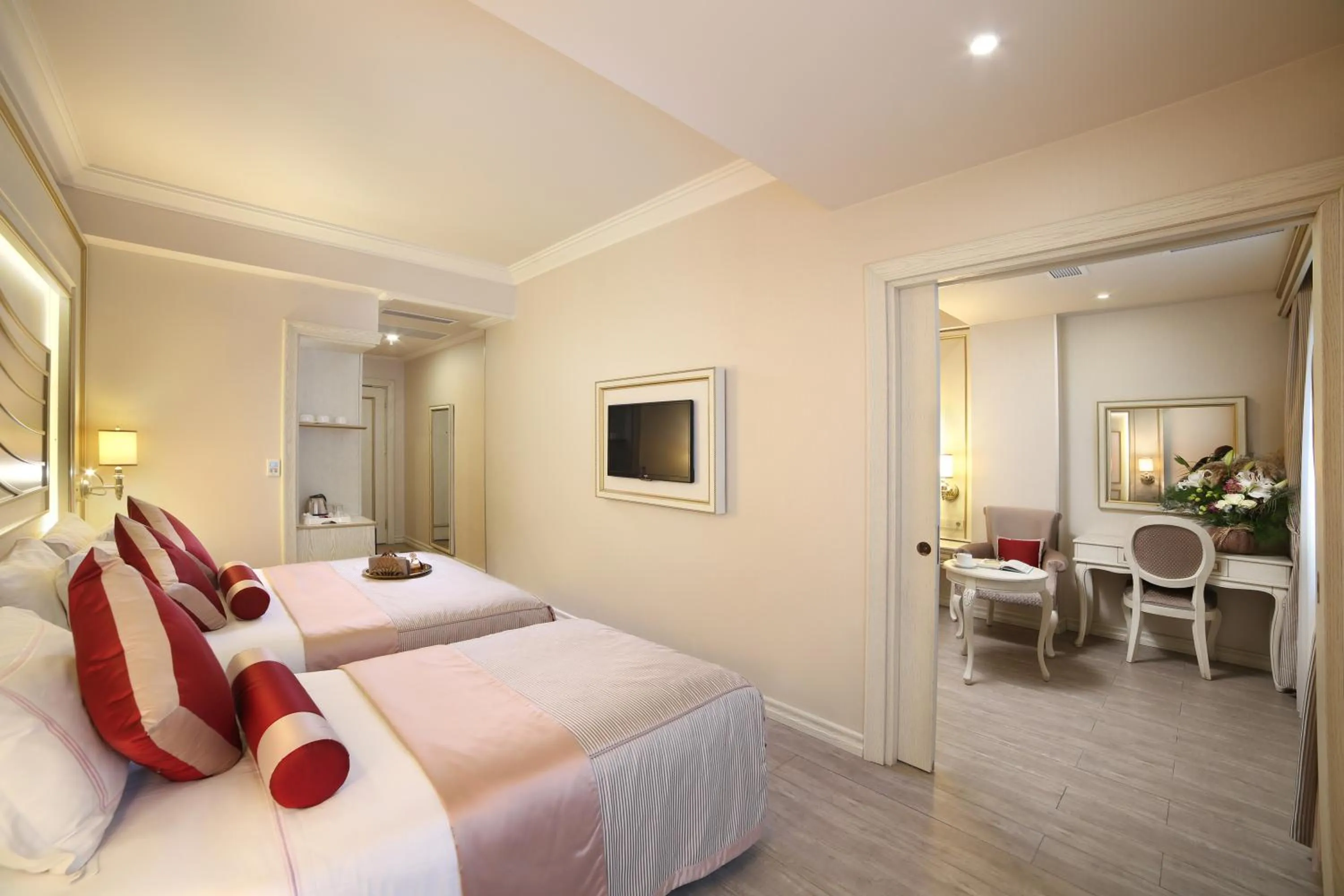 Photo of the whole room, Bed in Halifaks Hotel