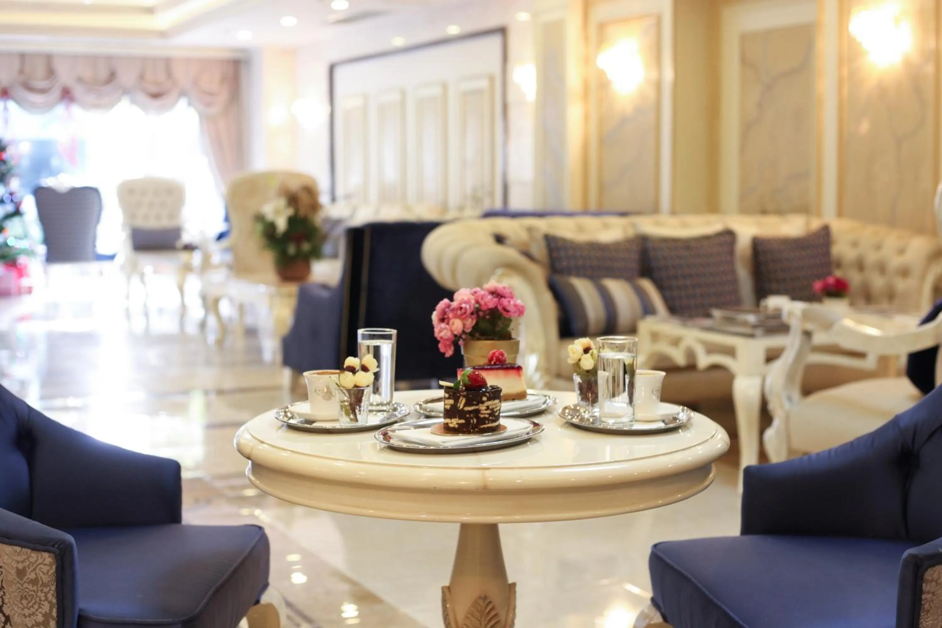 Restaurant/places to eat in Halifaks Hotel