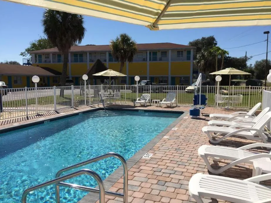 Swimming pool in Economy Suites