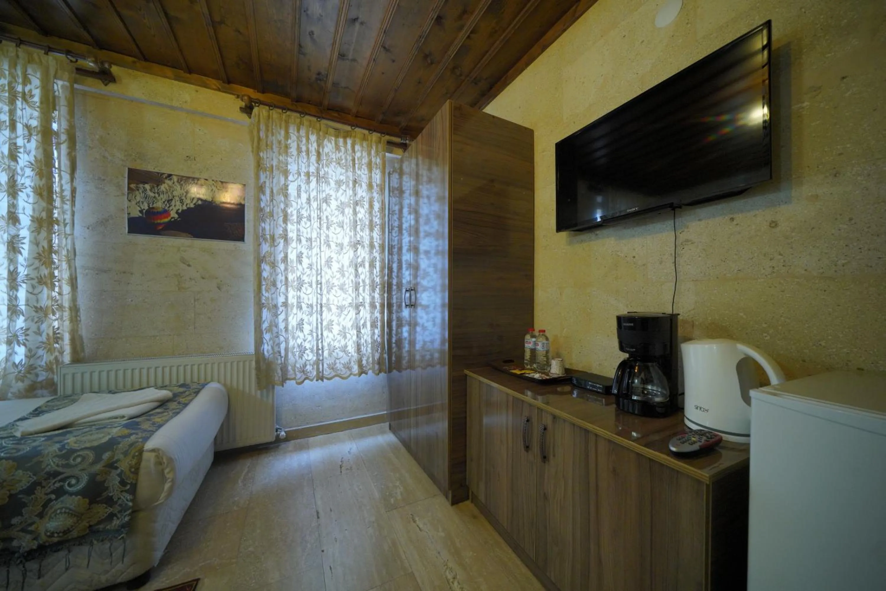 TV and multimedia in Goreme Cave Rooms&Pool