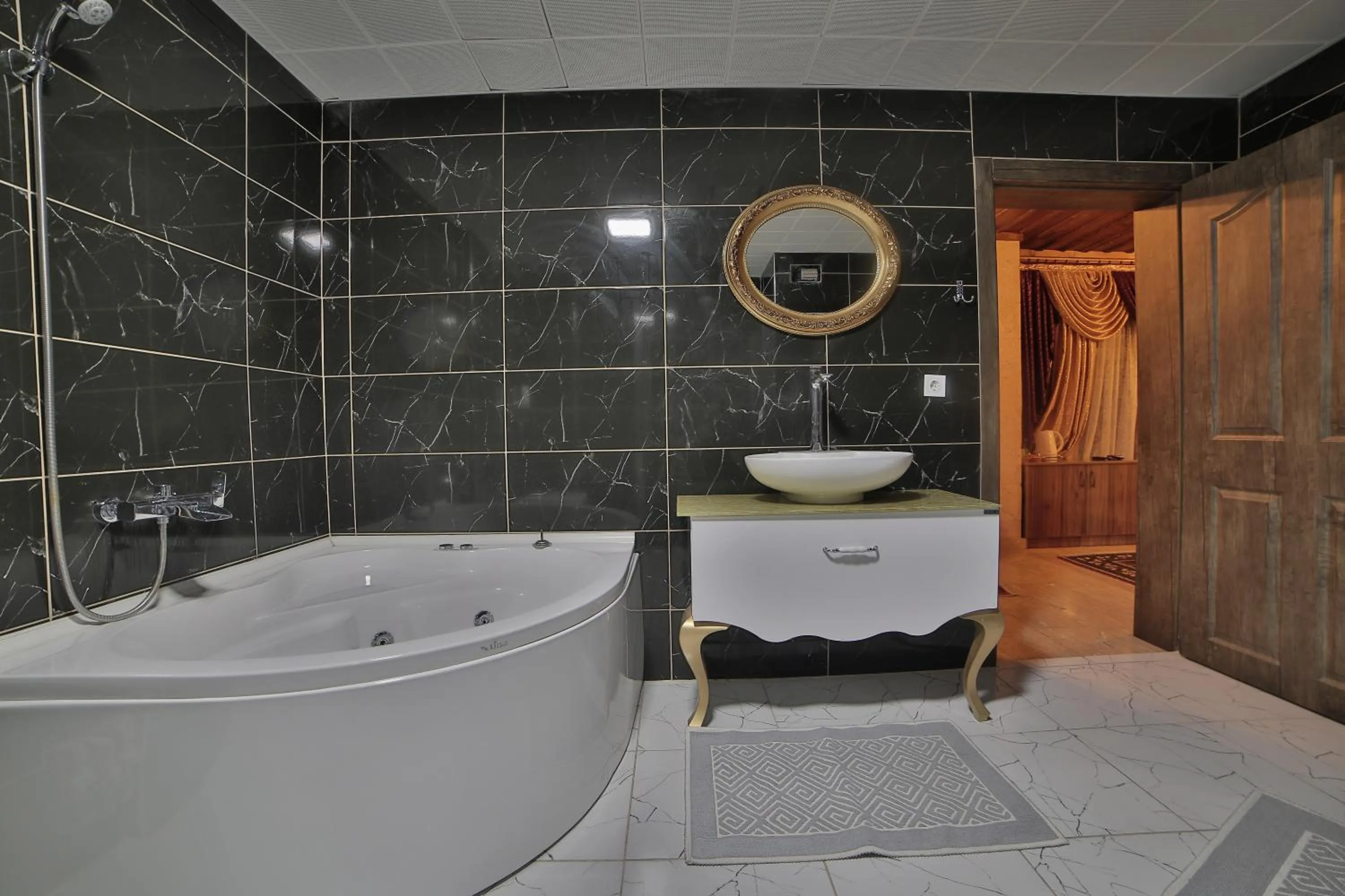 Hot Tub in Goreme Cave Rooms&Pool