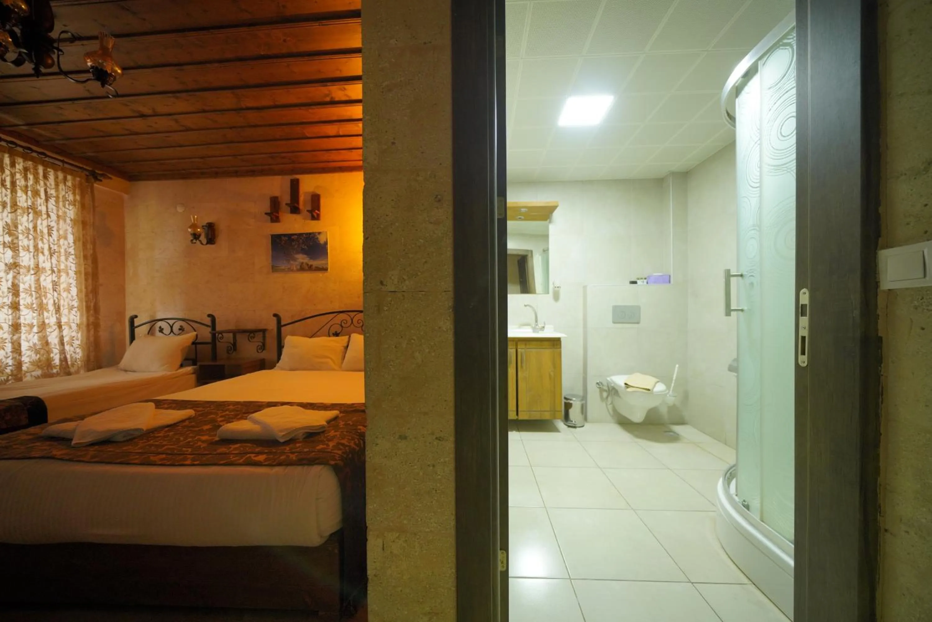 Shower, Bed in Goreme Cave Rooms&Pool