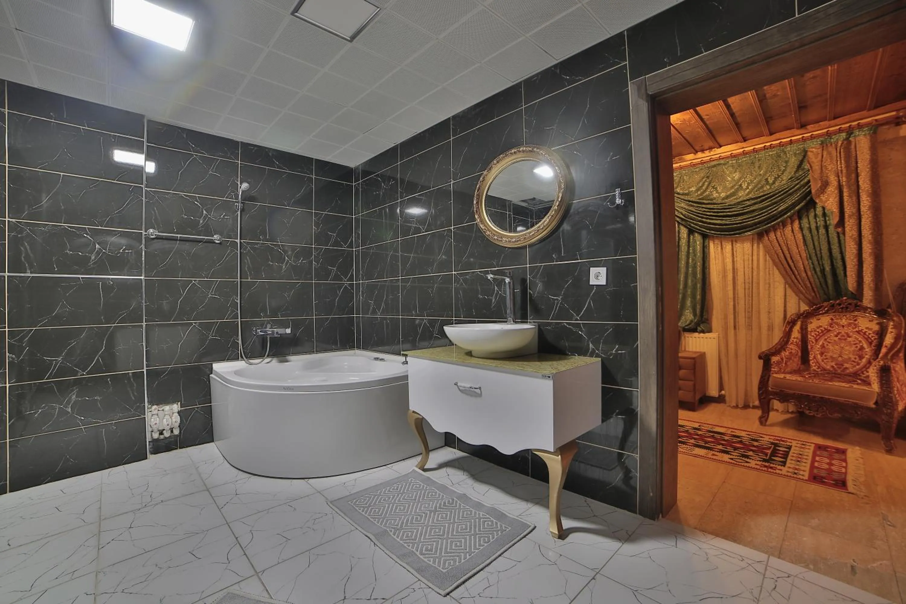 Hot Tub in Goreme Cave Rooms&Pool