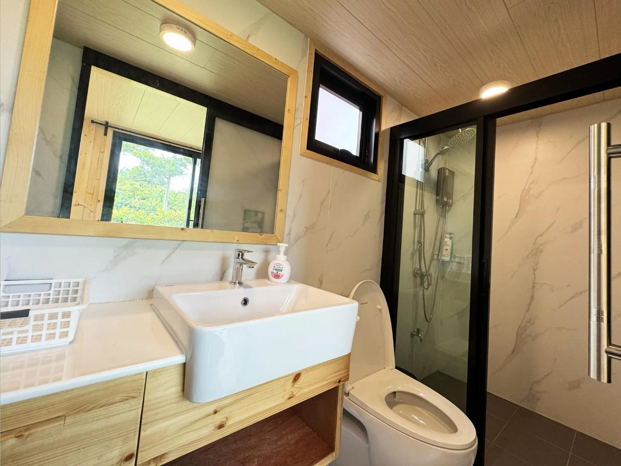 Shower in Abrite House - Tiny House Koh Lanta