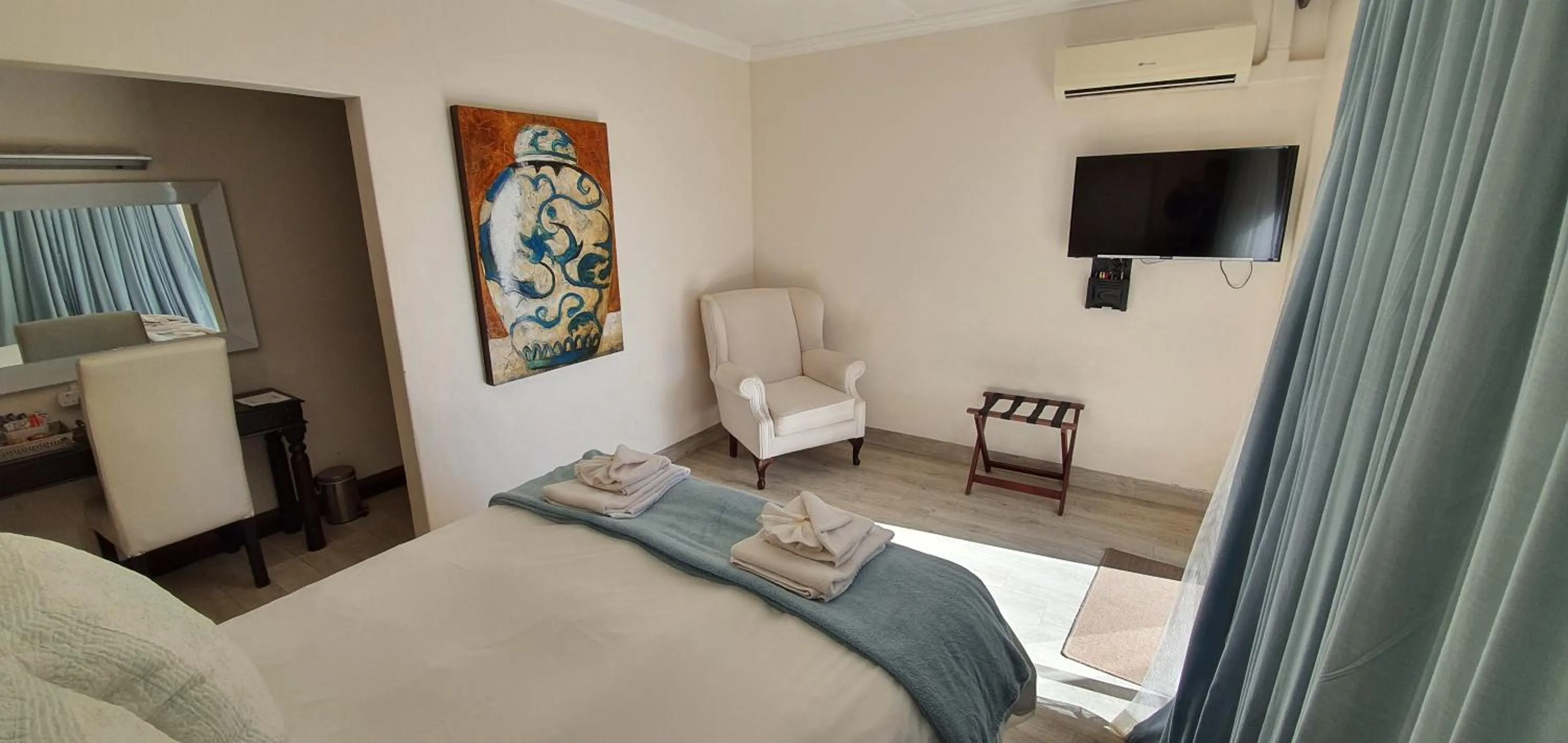 Bedroom, Bed in Acacia Lodge