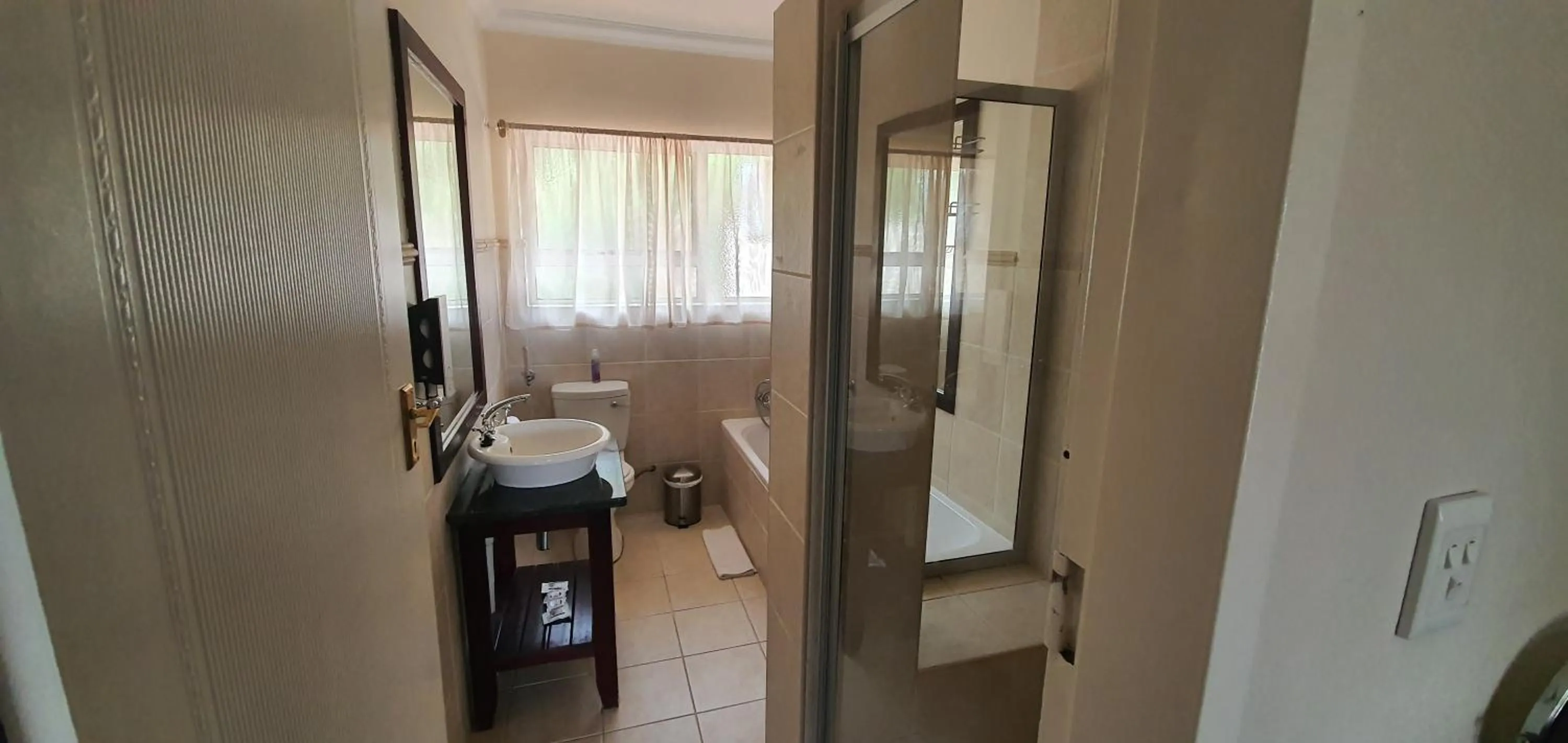 Bathroom in Acacia Lodge