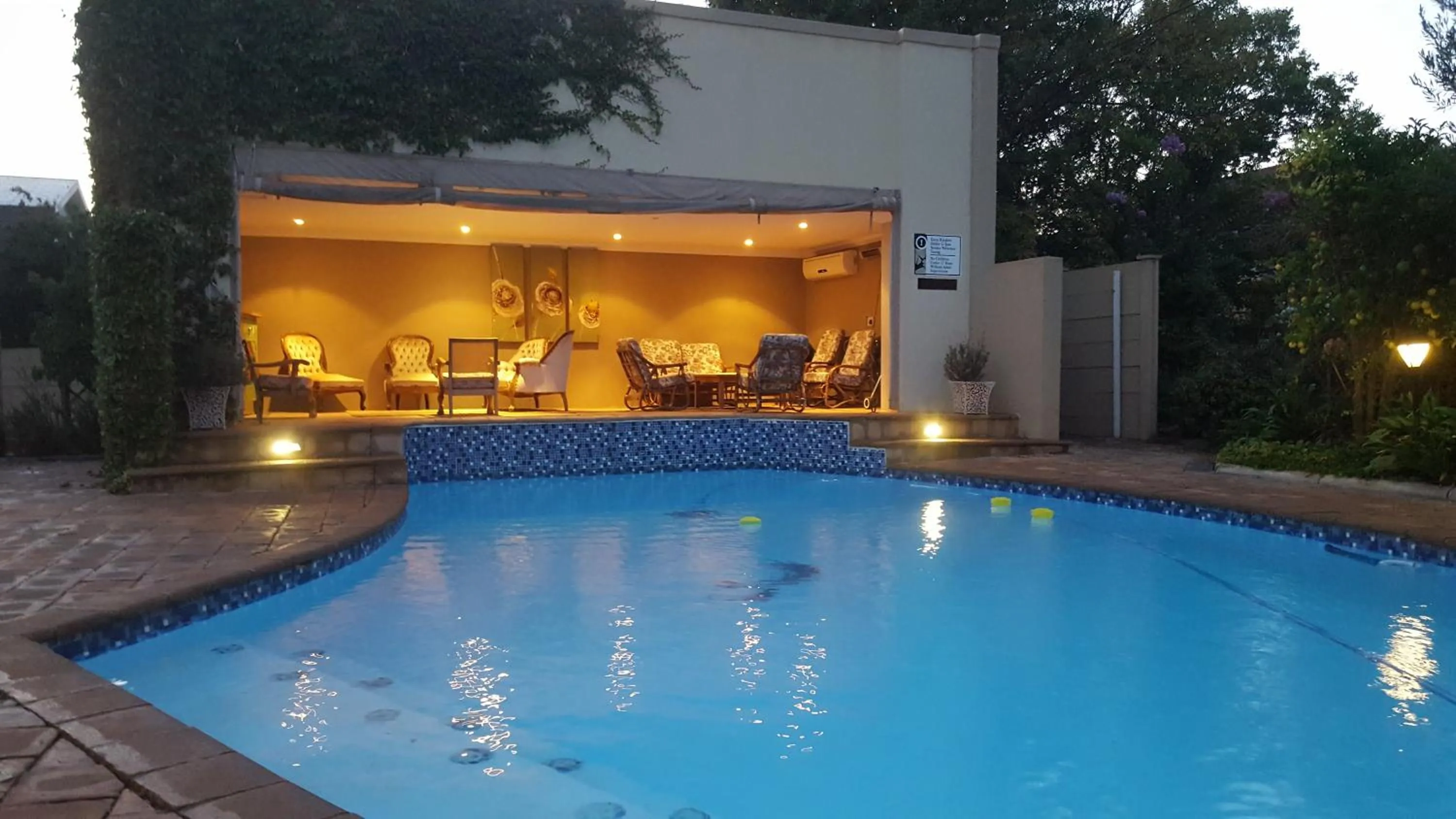 Swimming pool in Acacia Lodge