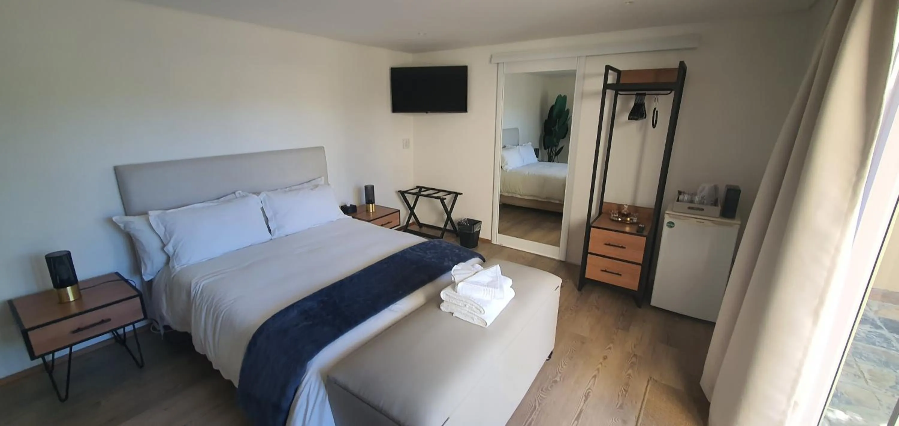 Photo of the whole room, Bed in Acacia Lodge