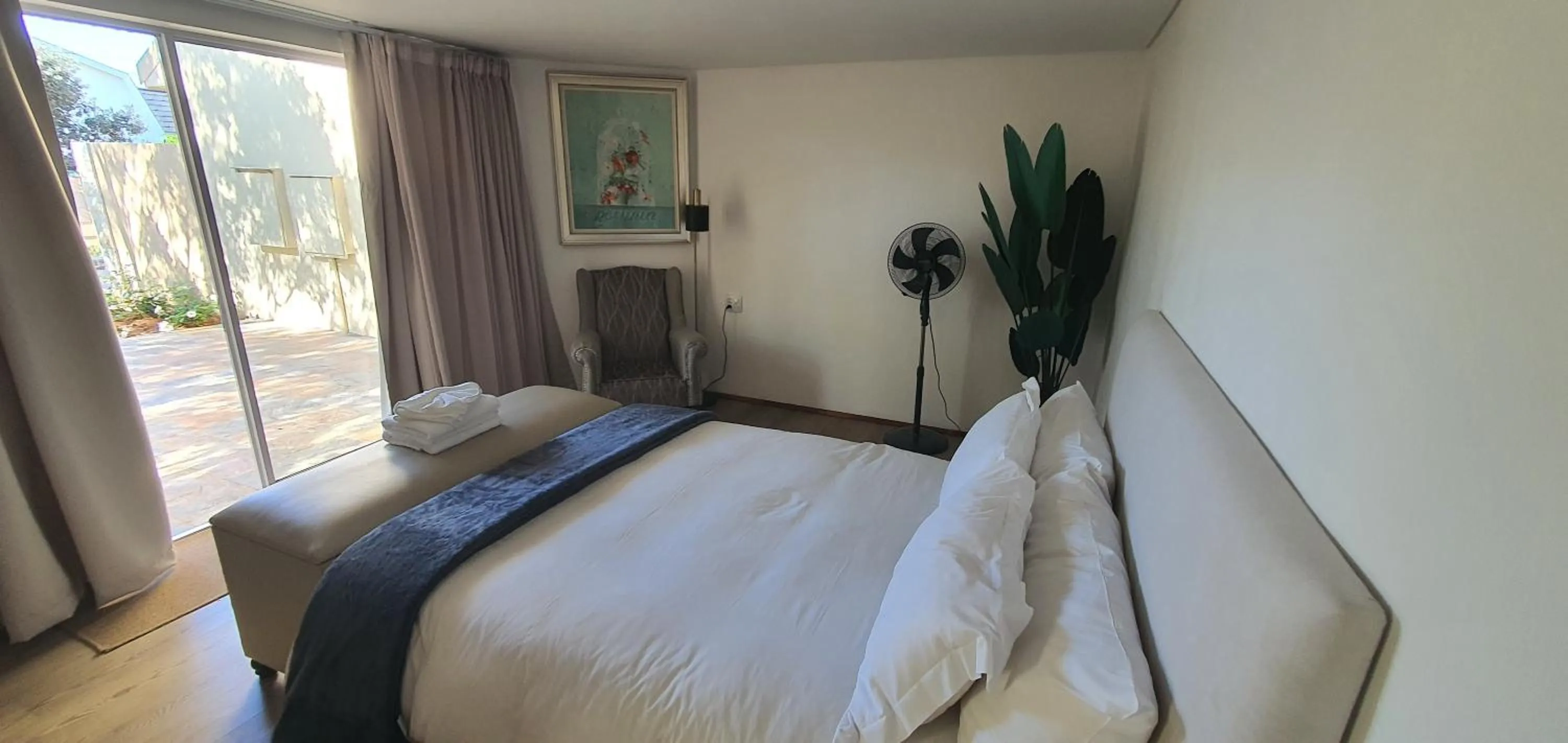 Bedroom, Bed in Acacia Lodge